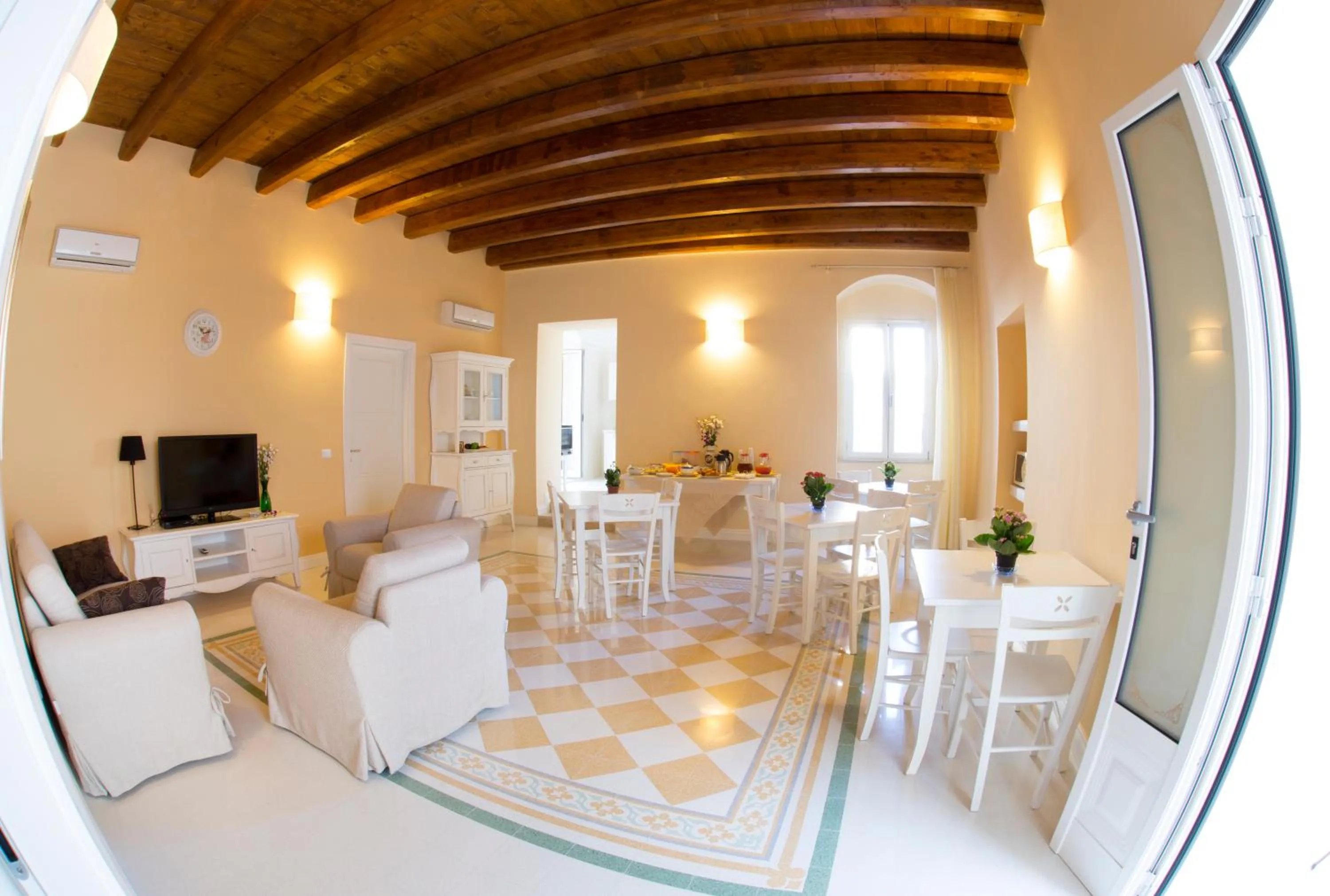 Communal lounge/ TV room in B&B Monsignore