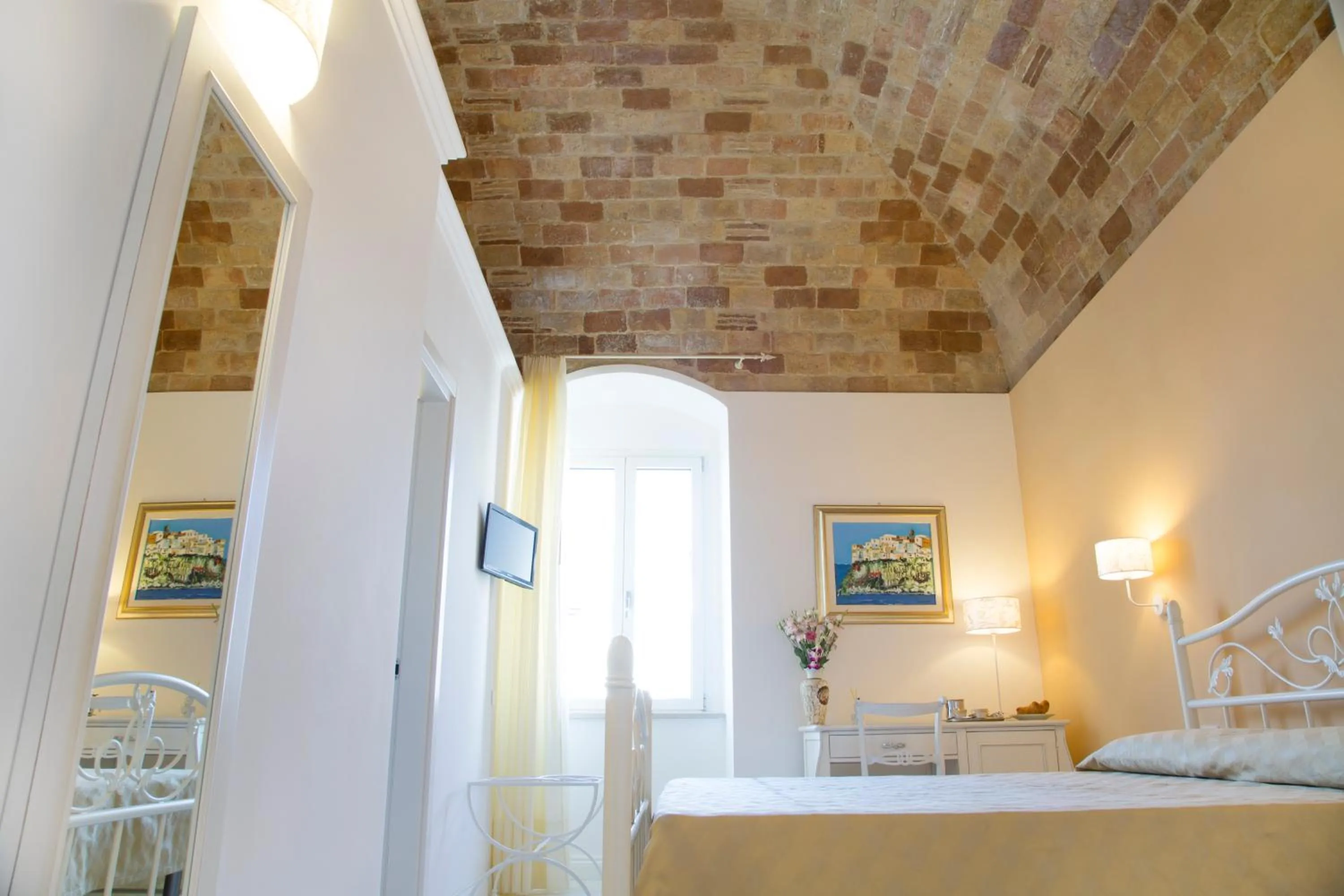 Photo of the whole room, Bed in B&B Monsignore