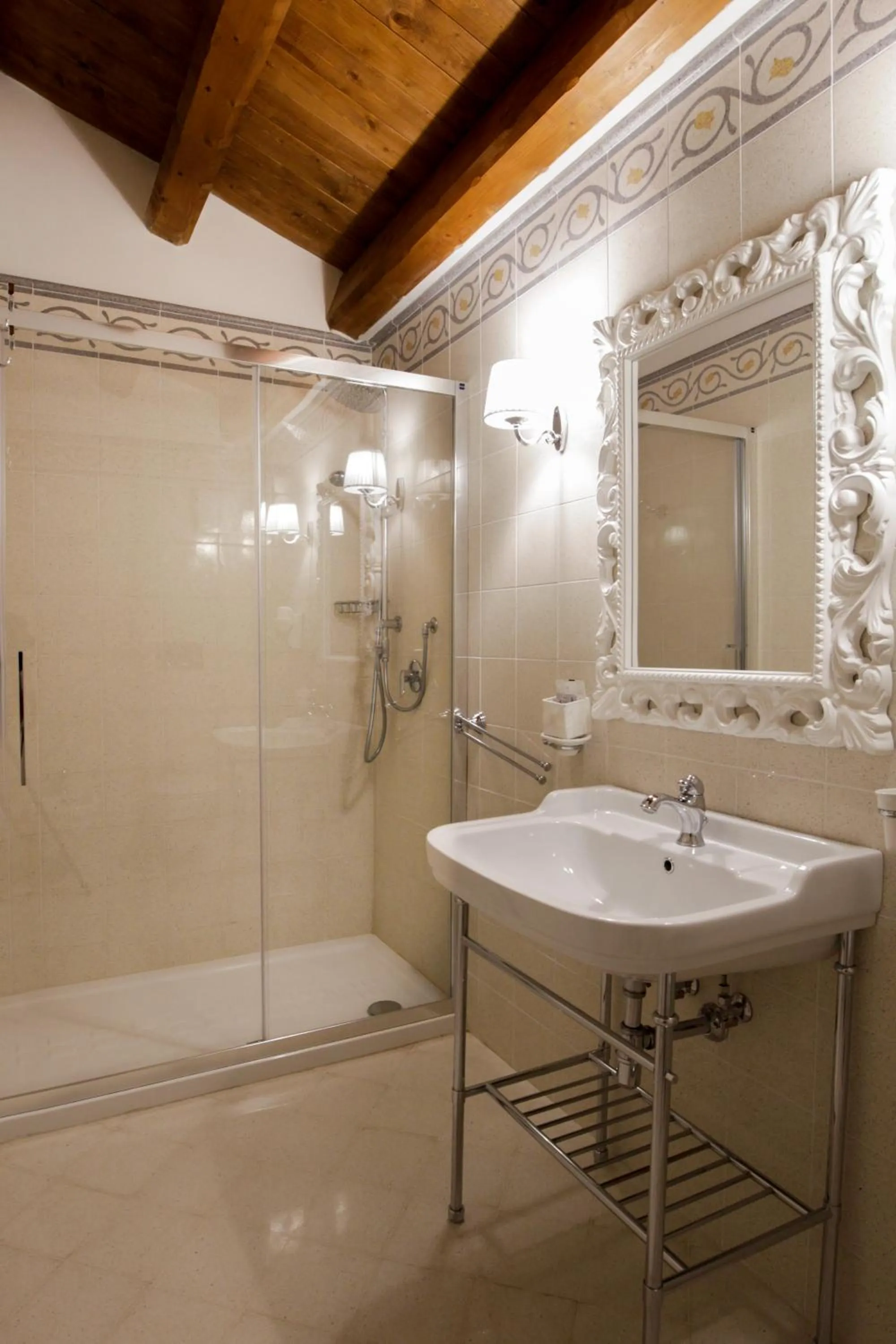 Shower in B&B Monsignore