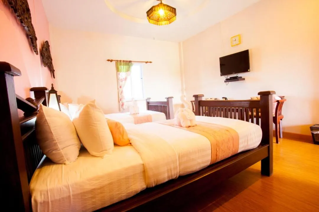 Photo of the whole room, Bed in P.Paradise Hotel