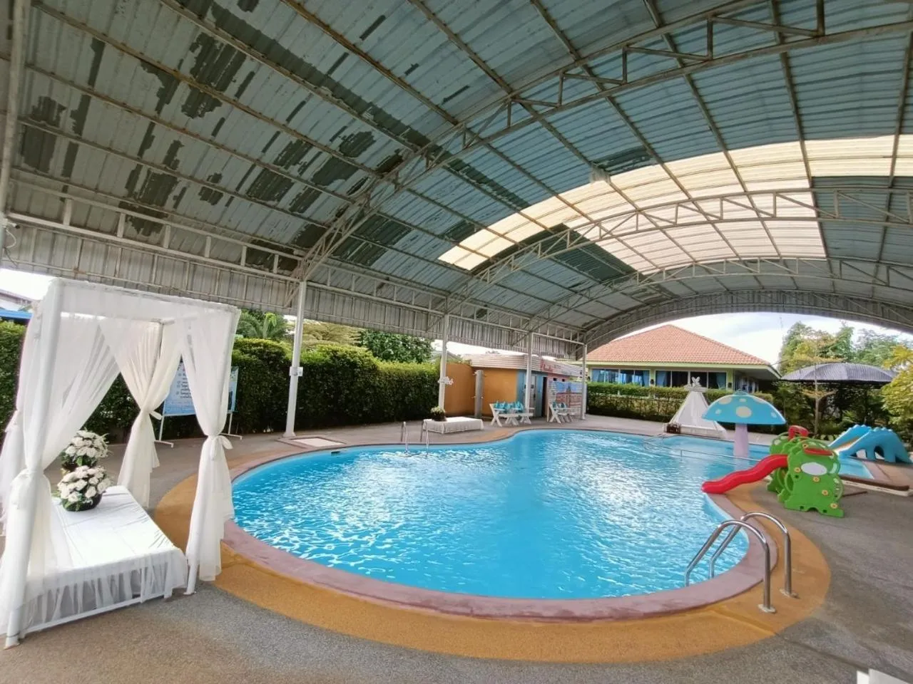 Swimming pool in P.Paradise Hotel