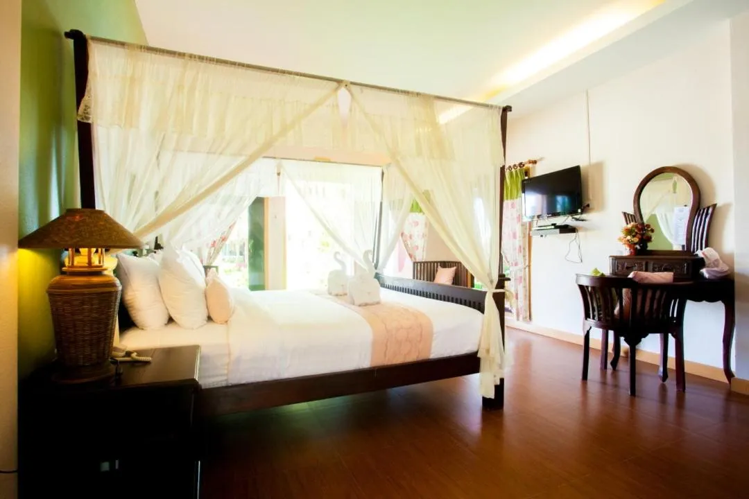 Photo of the whole room, Bed in P.Paradise Hotel