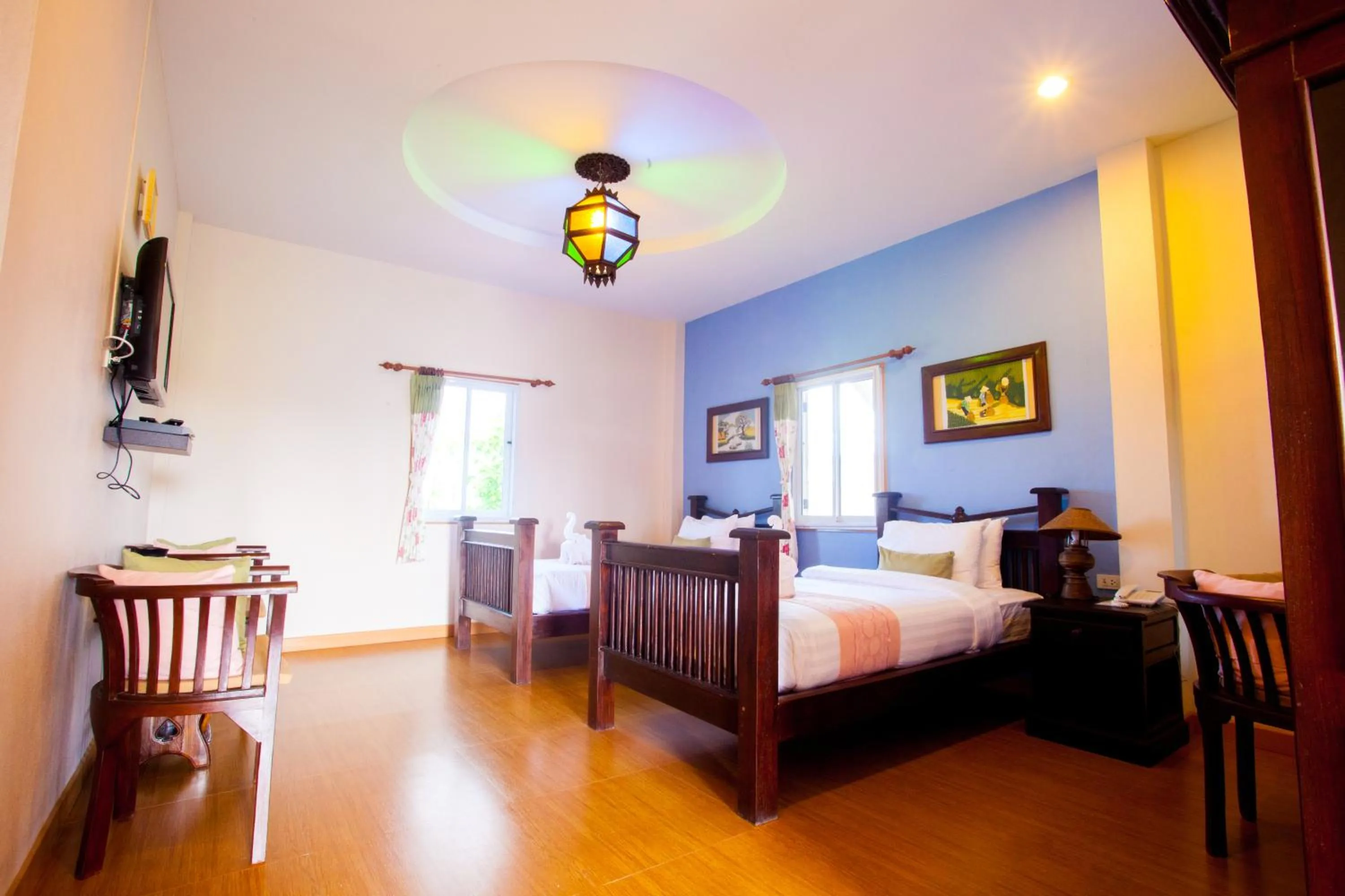 Photo of the whole room, Bed in P.Paradise Hotel