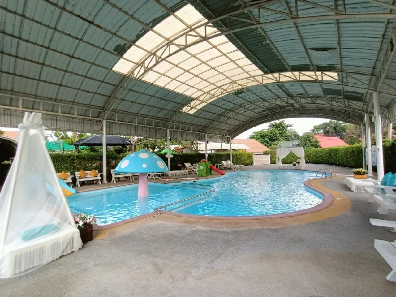 Swimming pool in P.Paradise Hotel