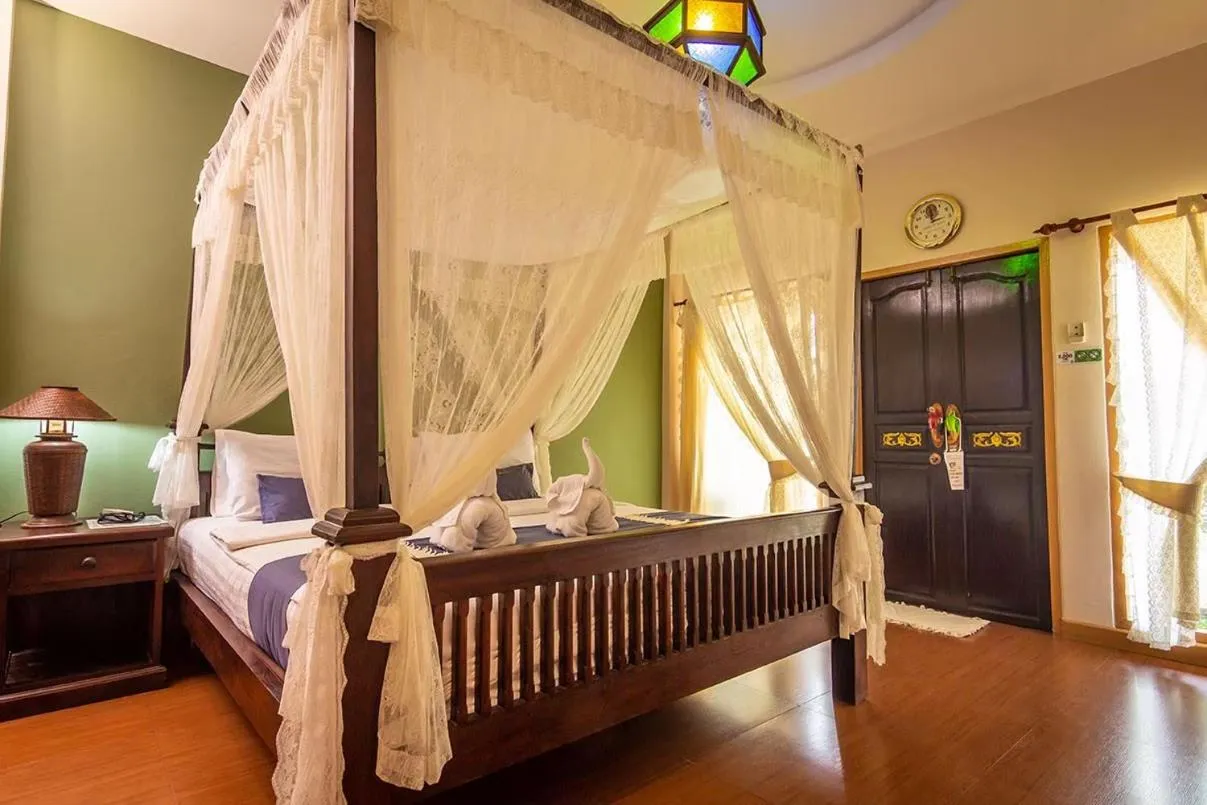 Bedroom, Bed in P.Paradise Hotel