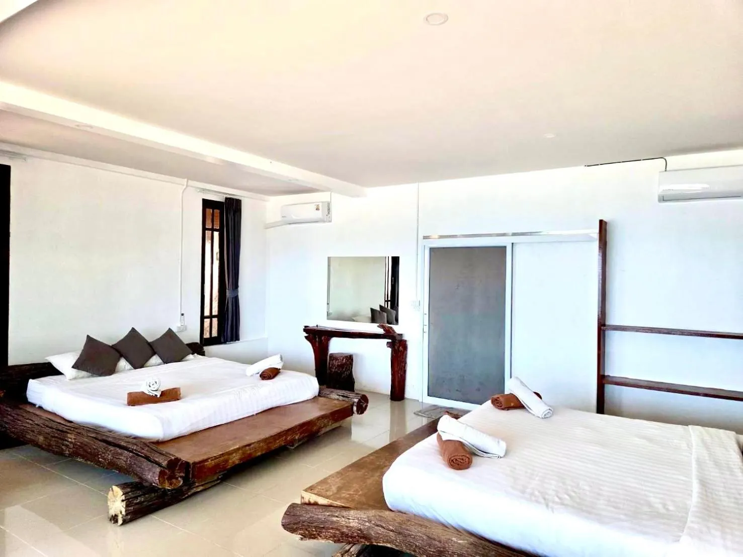 Bed in Mountain Reef Beach Resort