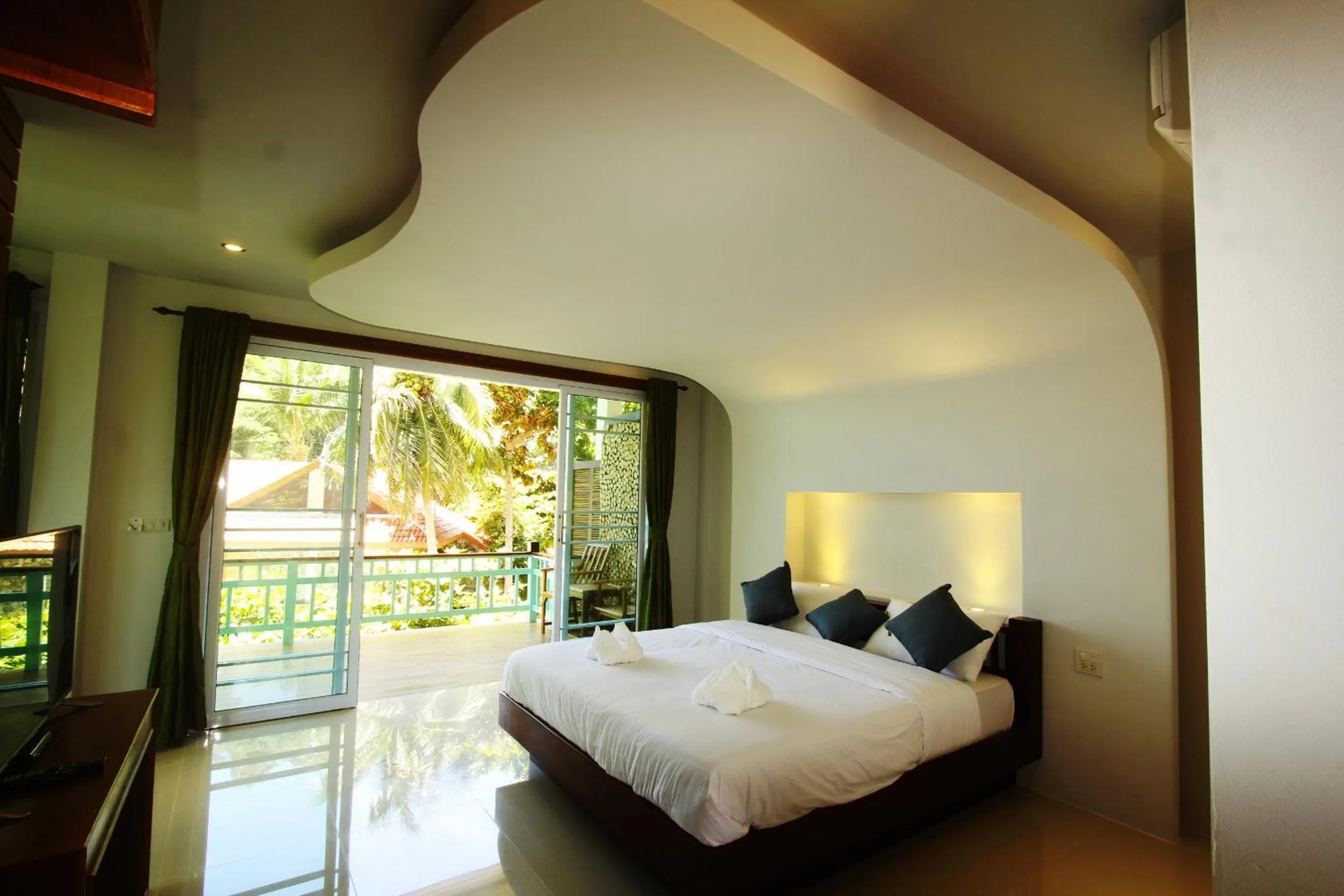 Bed in Mountain Reef Beach Resort