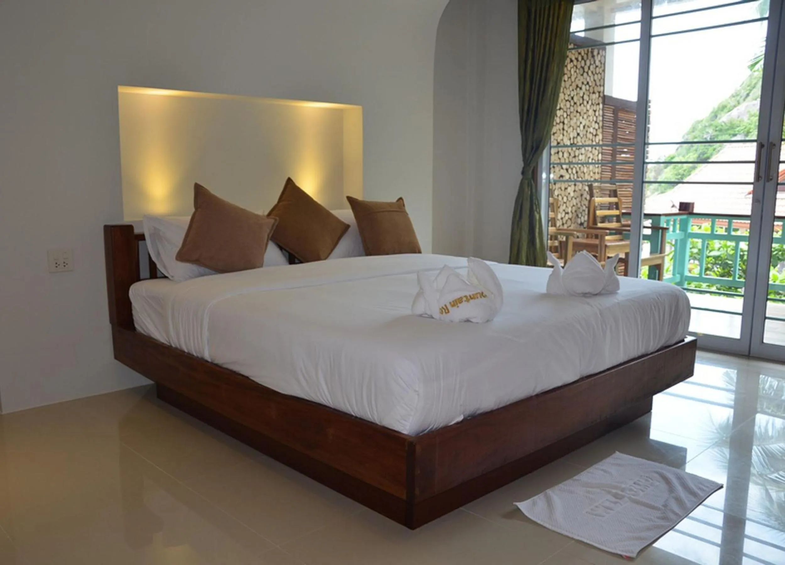Bedroom, Bed in Mountain Reef Beach Resort