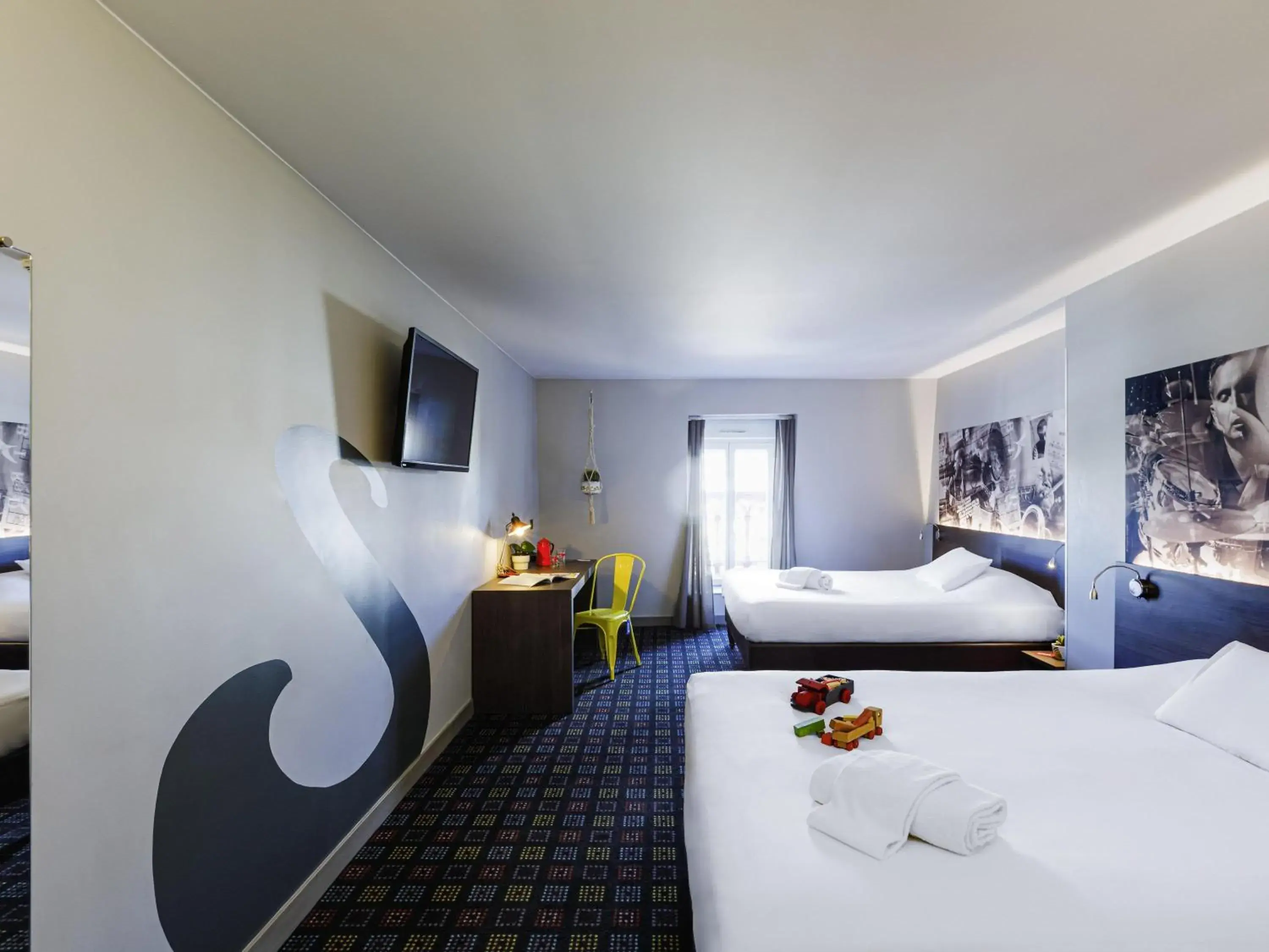 Family Room "Pop" for 4 in Greet Hotel Lyon Confluence Family Room "Pop" for 4 in Greet Hotel Lyon Confluence