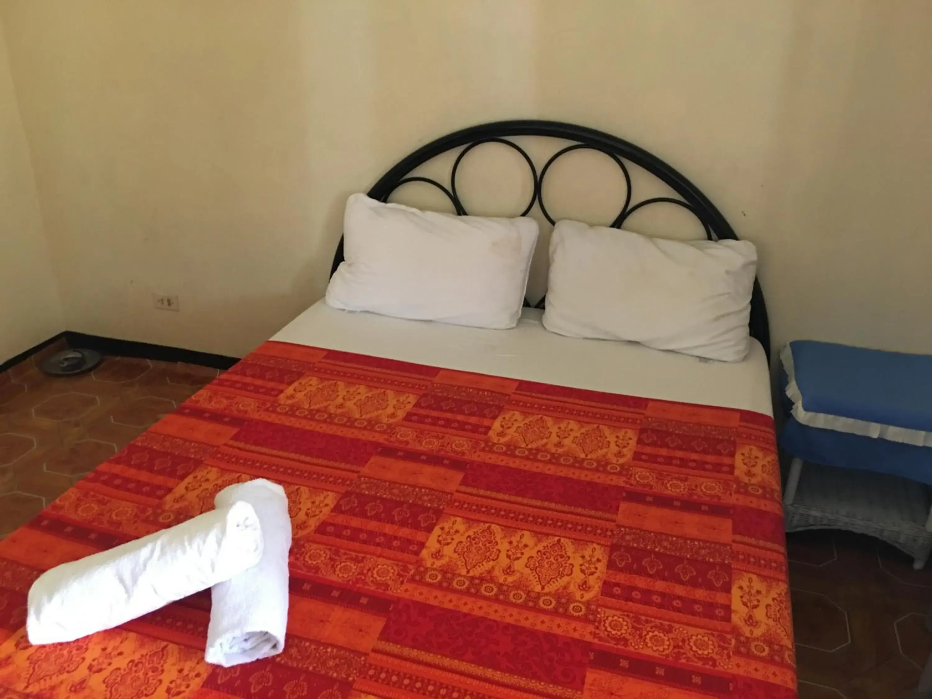 Double Room in Guesthouse Cavite Double Room in Guesthouse Cavite