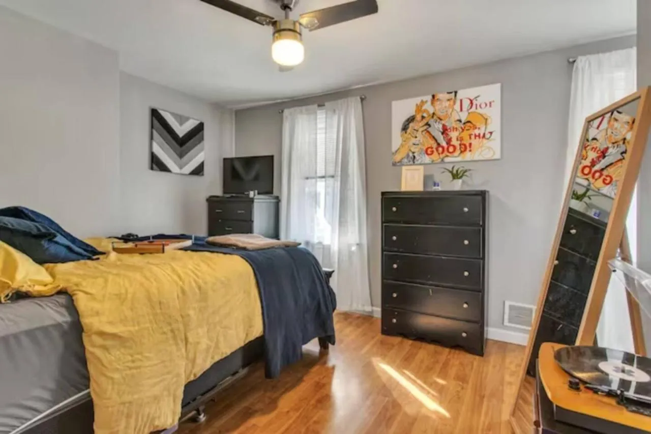 Communal lounge/ TV room, Bed in Studio near Arsenal Park l Street Parking