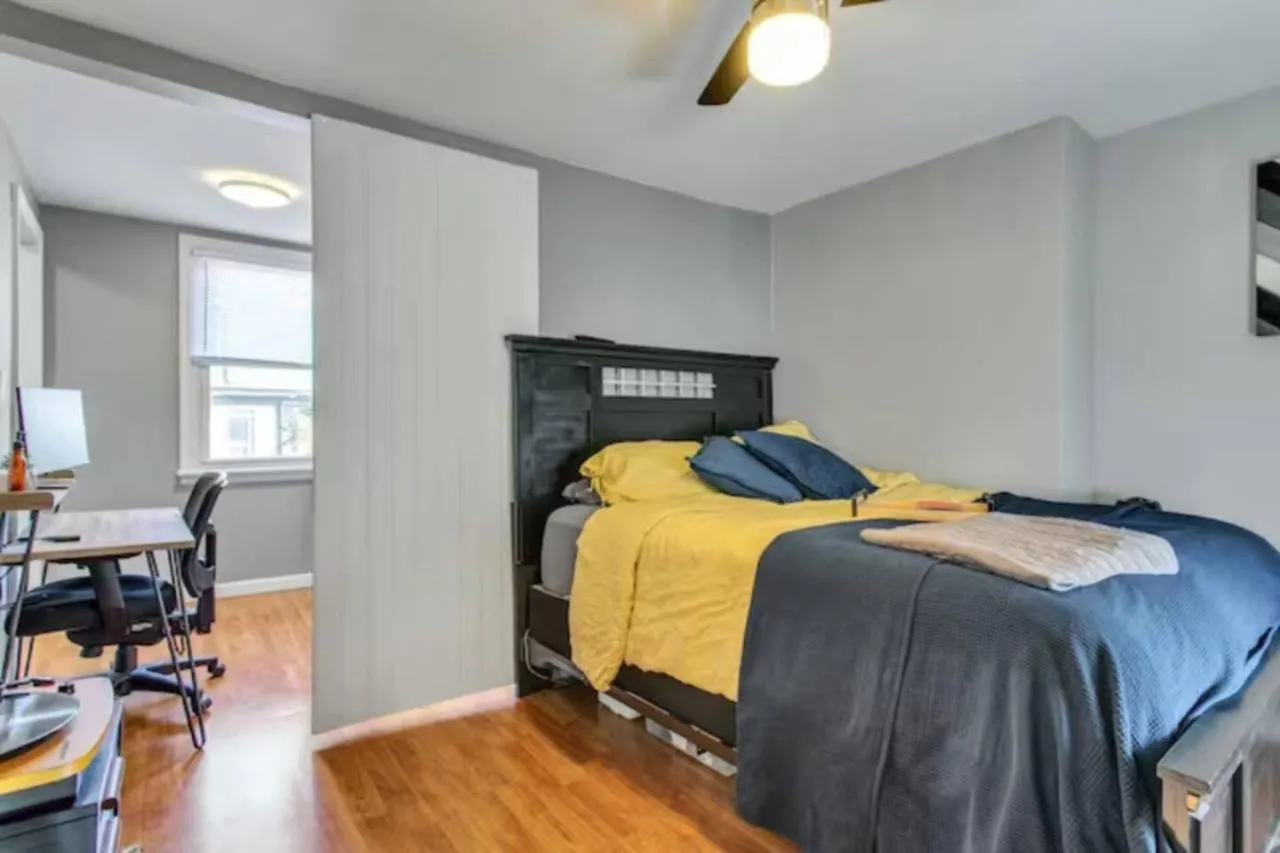 Bed in Studio near Arsenal Park l Street Parking