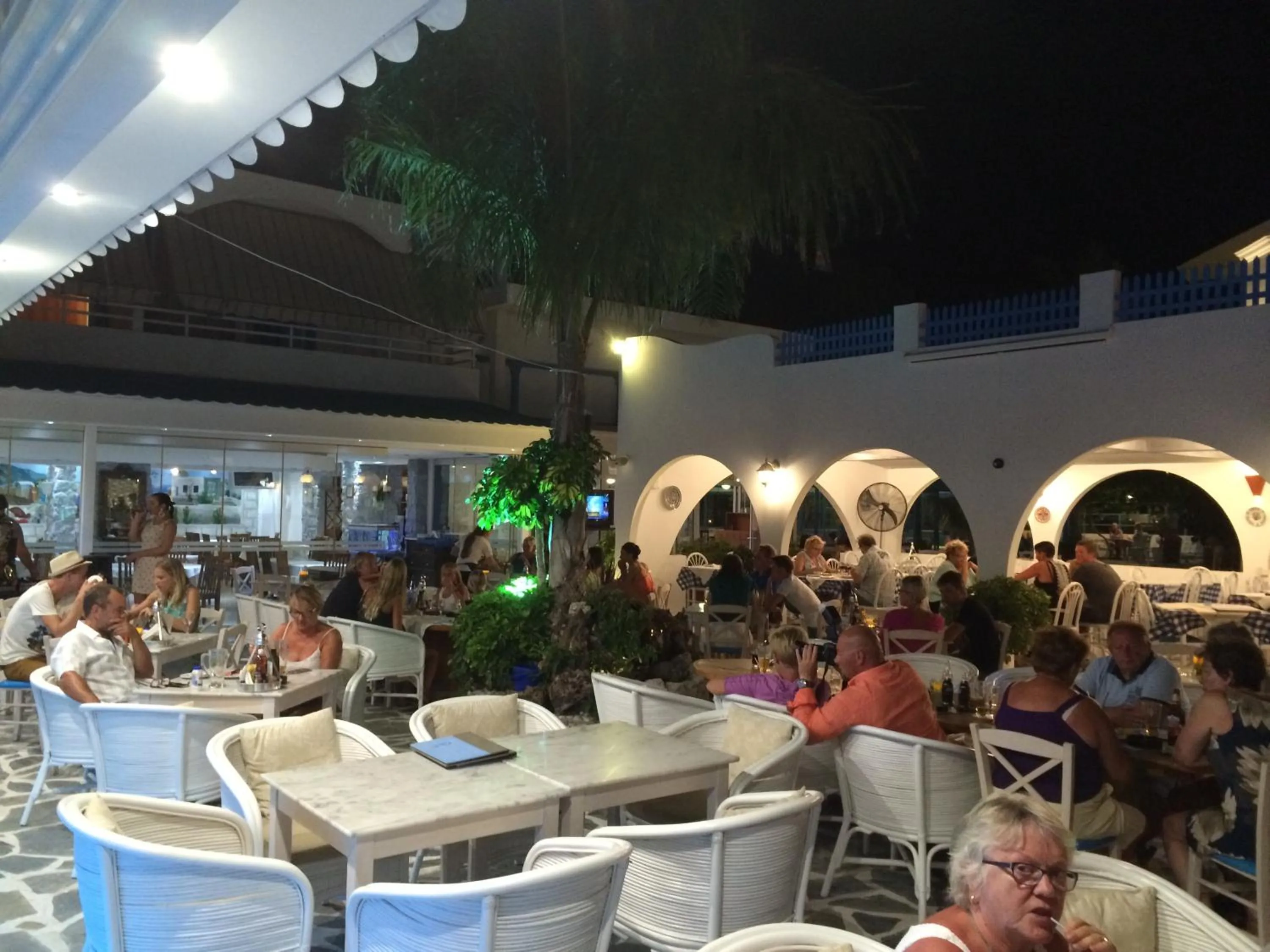 Restaurant/places to eat in Romantza Mare