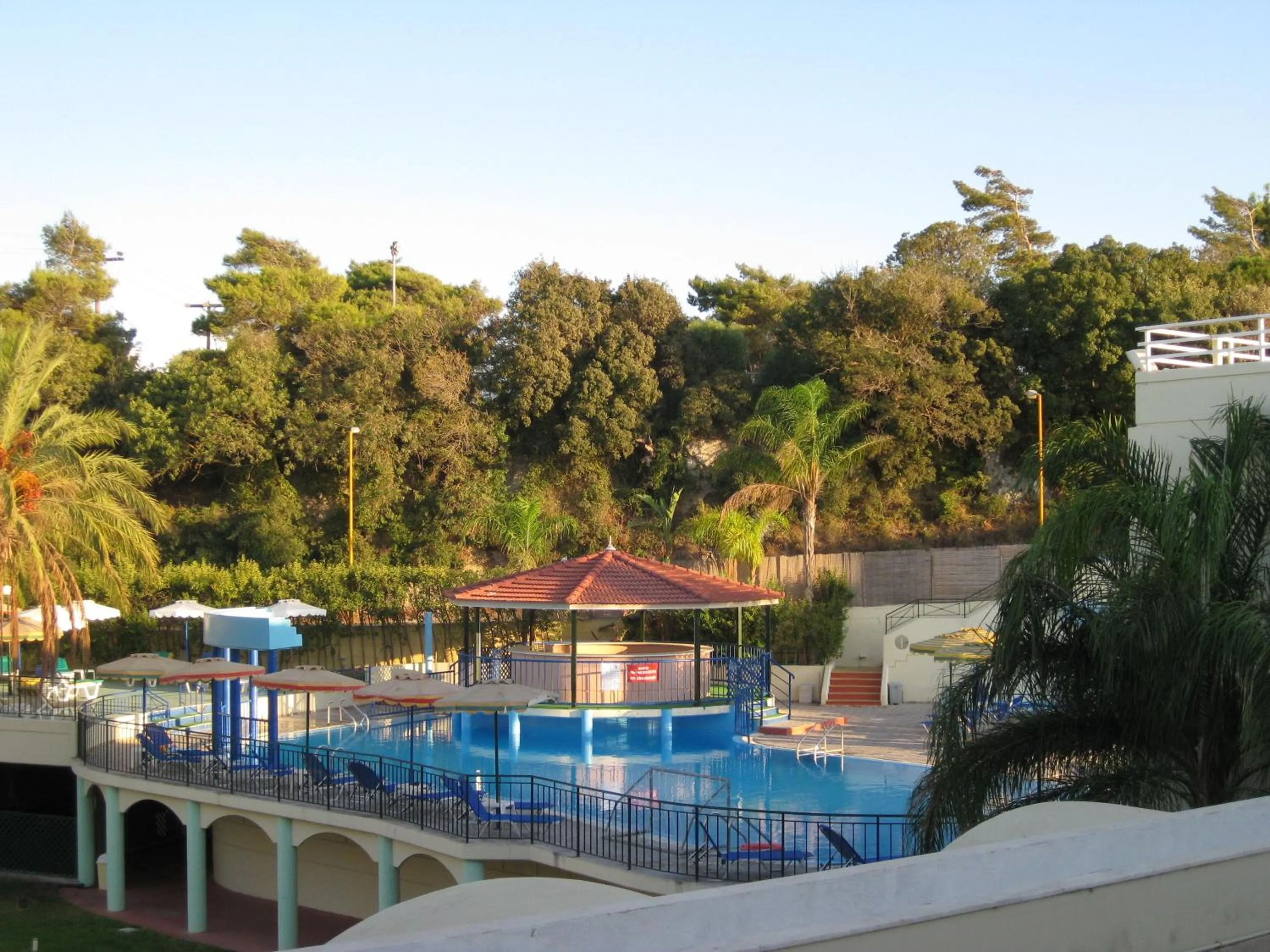 Swimming pool in Romantza Mare