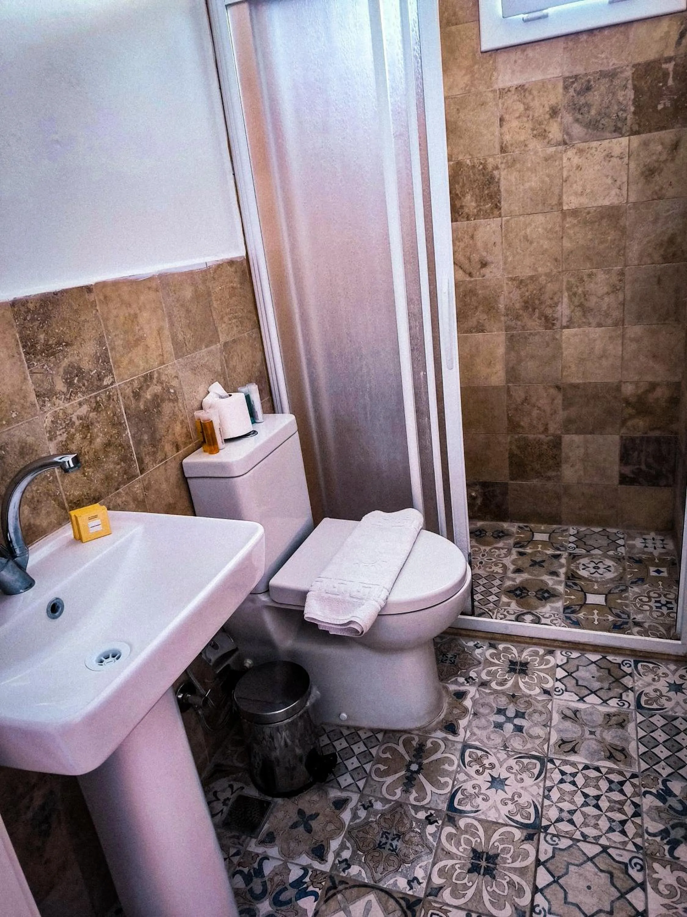 Shower in Degirmenli Konak Hotel