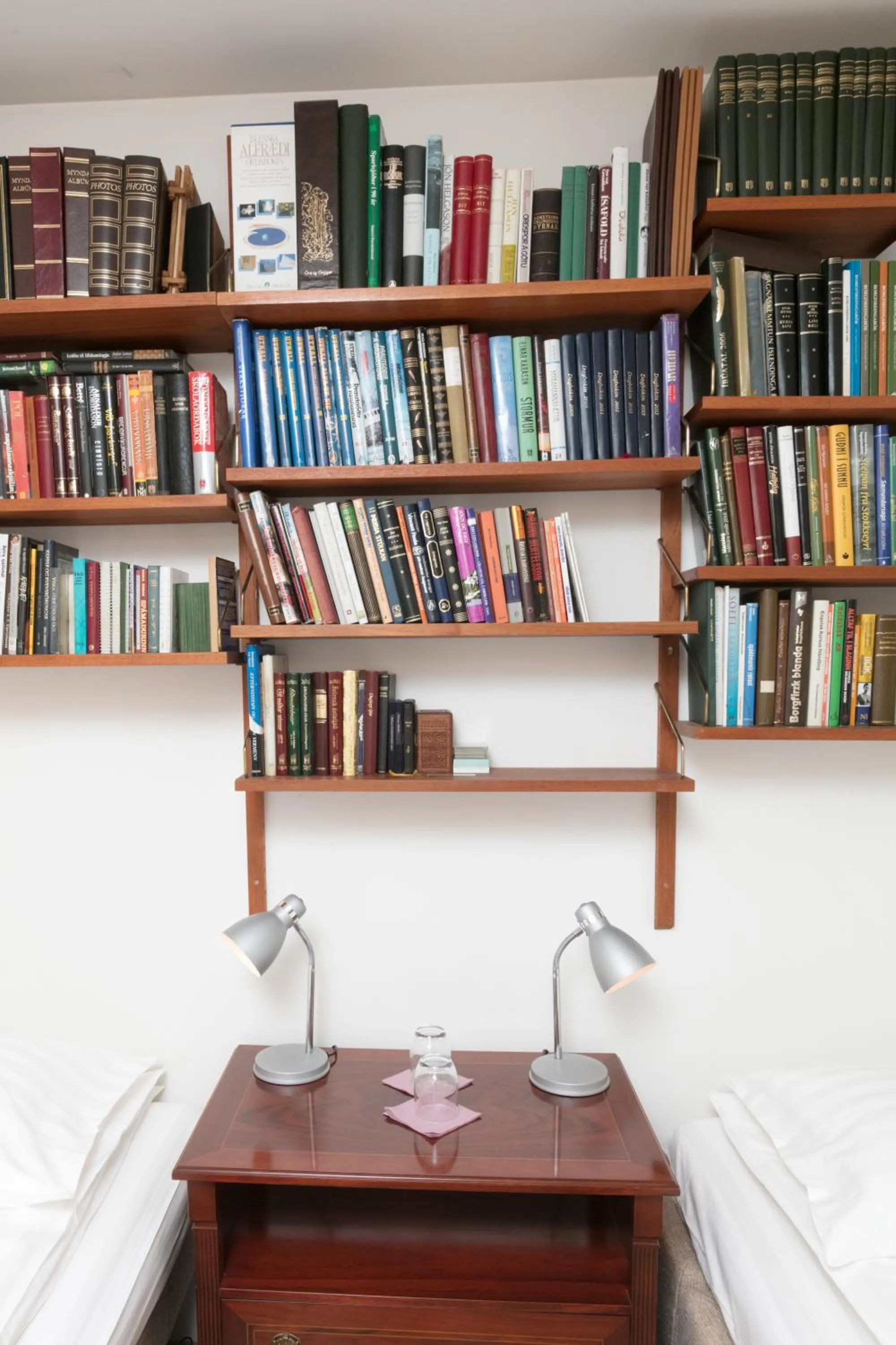 Decorative detail in Blómasetrið Homestay