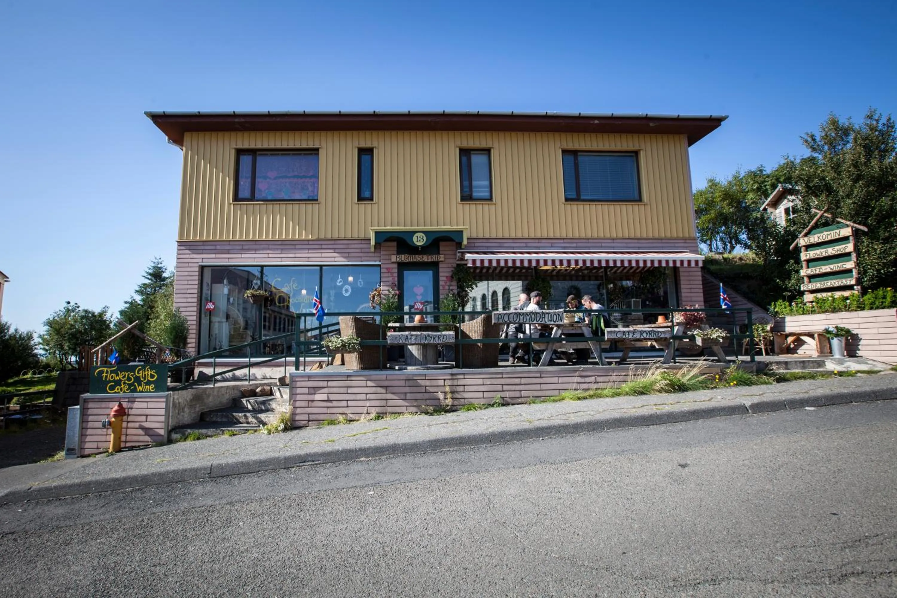 Property building in Blómasetrið Homestay