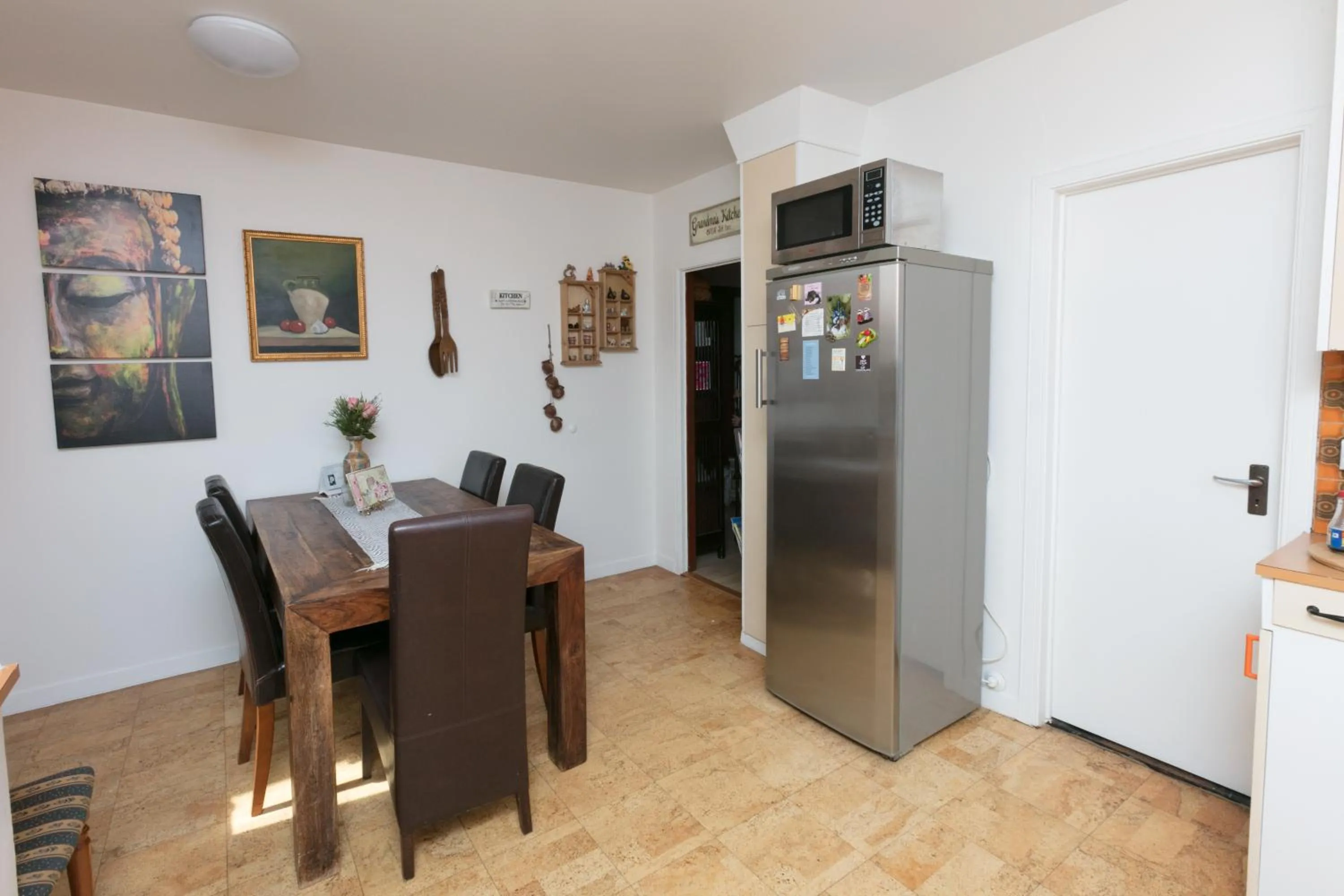 Kitchen or kitchenette in Blómasetrið Homestay