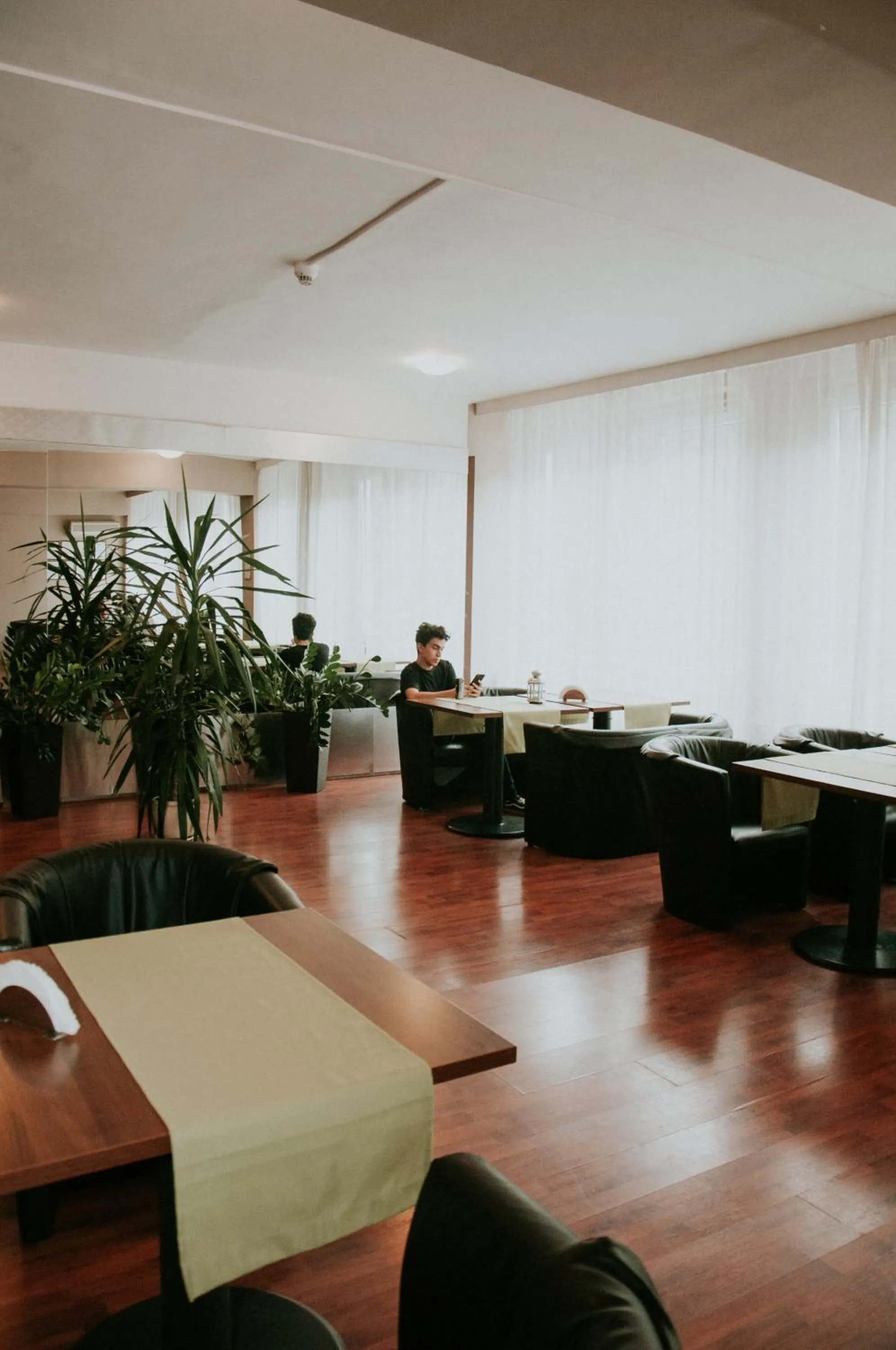 Restaurant/places to eat in Hotel Akor