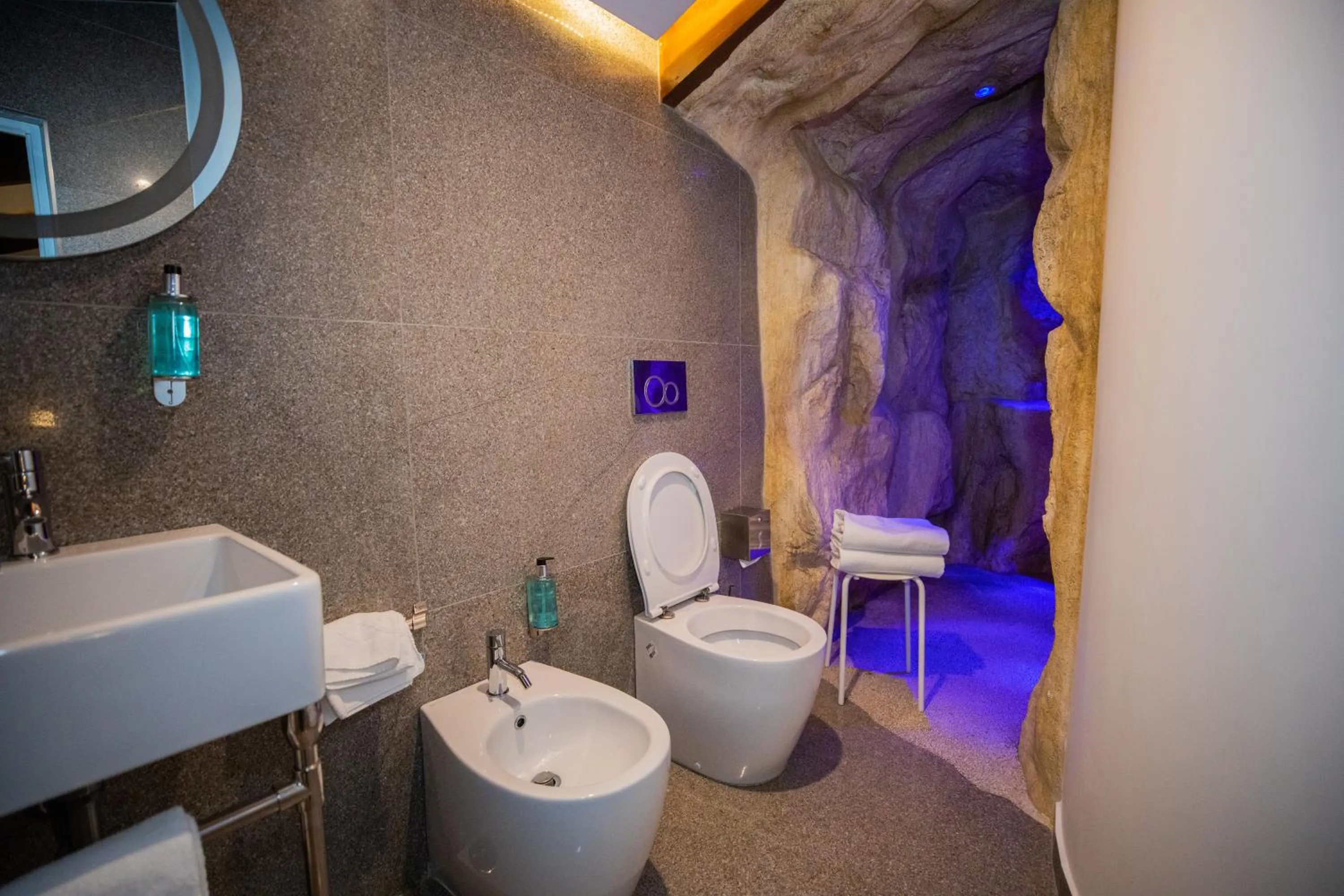 Shower in Hotel Vogue