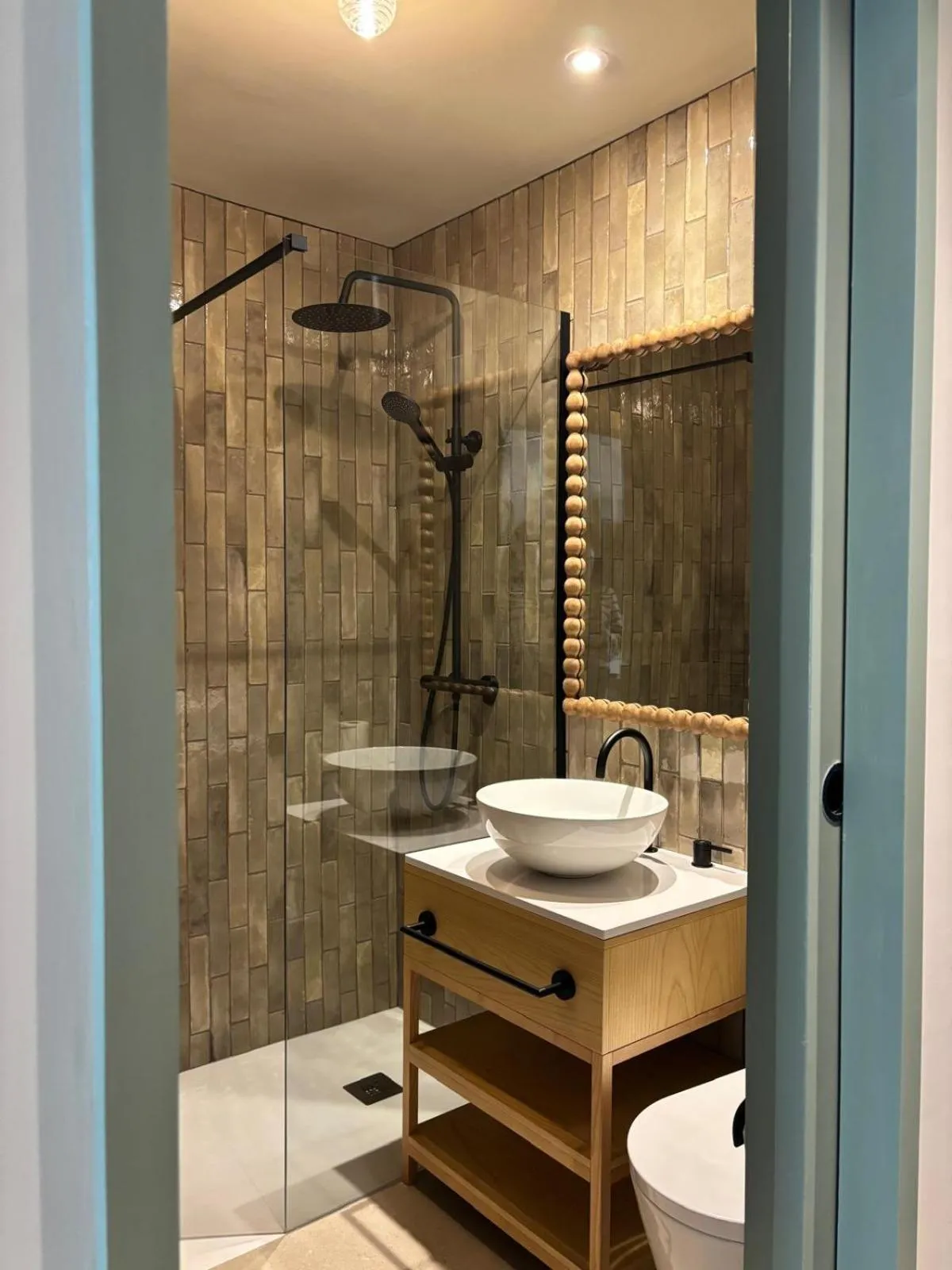 Shower in Dartmoor Lodge Hotel