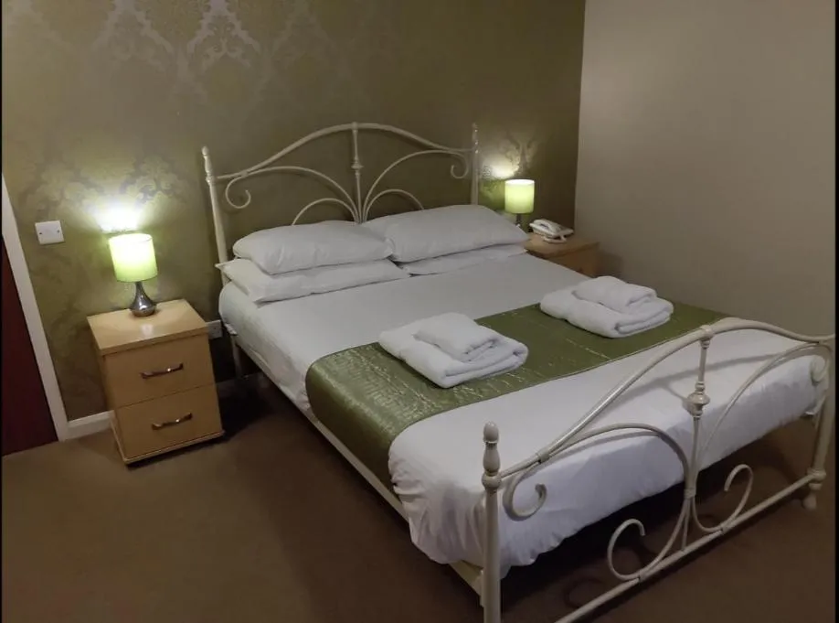 Bedroom, Bed in Dartmoor Lodge Hotel