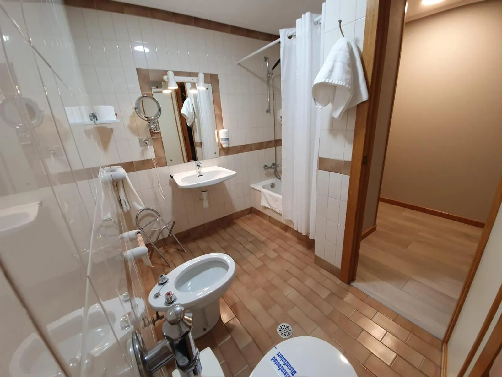 Bathroom in Hotel Jopi