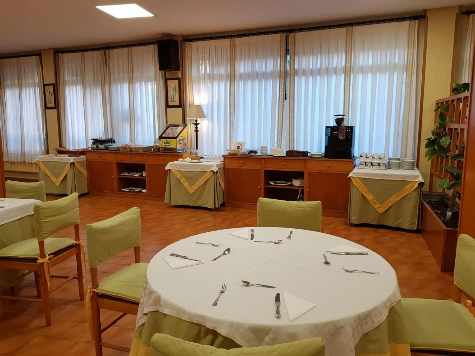 Buffet breakfast, Restaurant/Places to Eat in Hotel Jopi