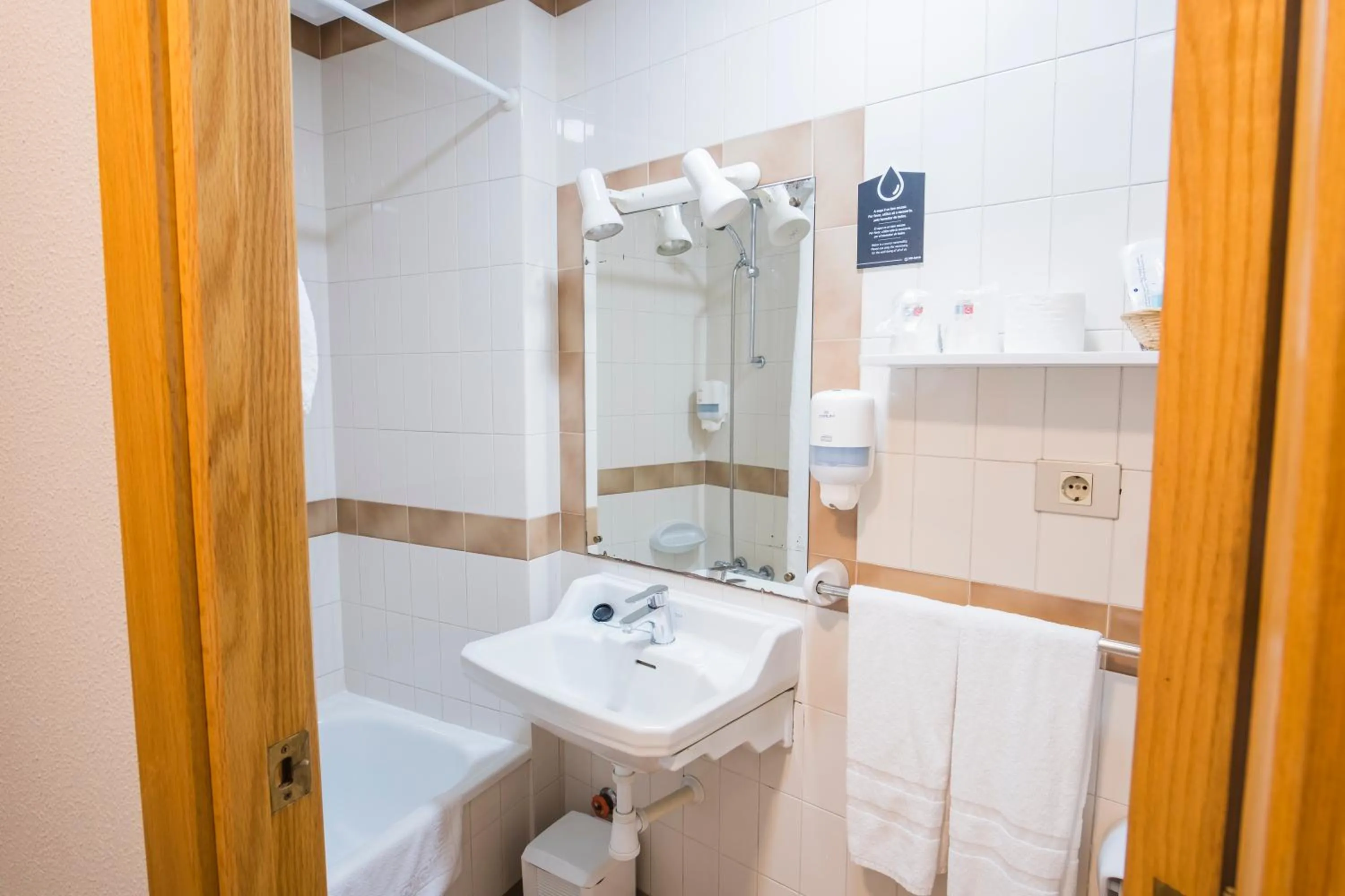 Bathroom in Hotel Alda Boiro