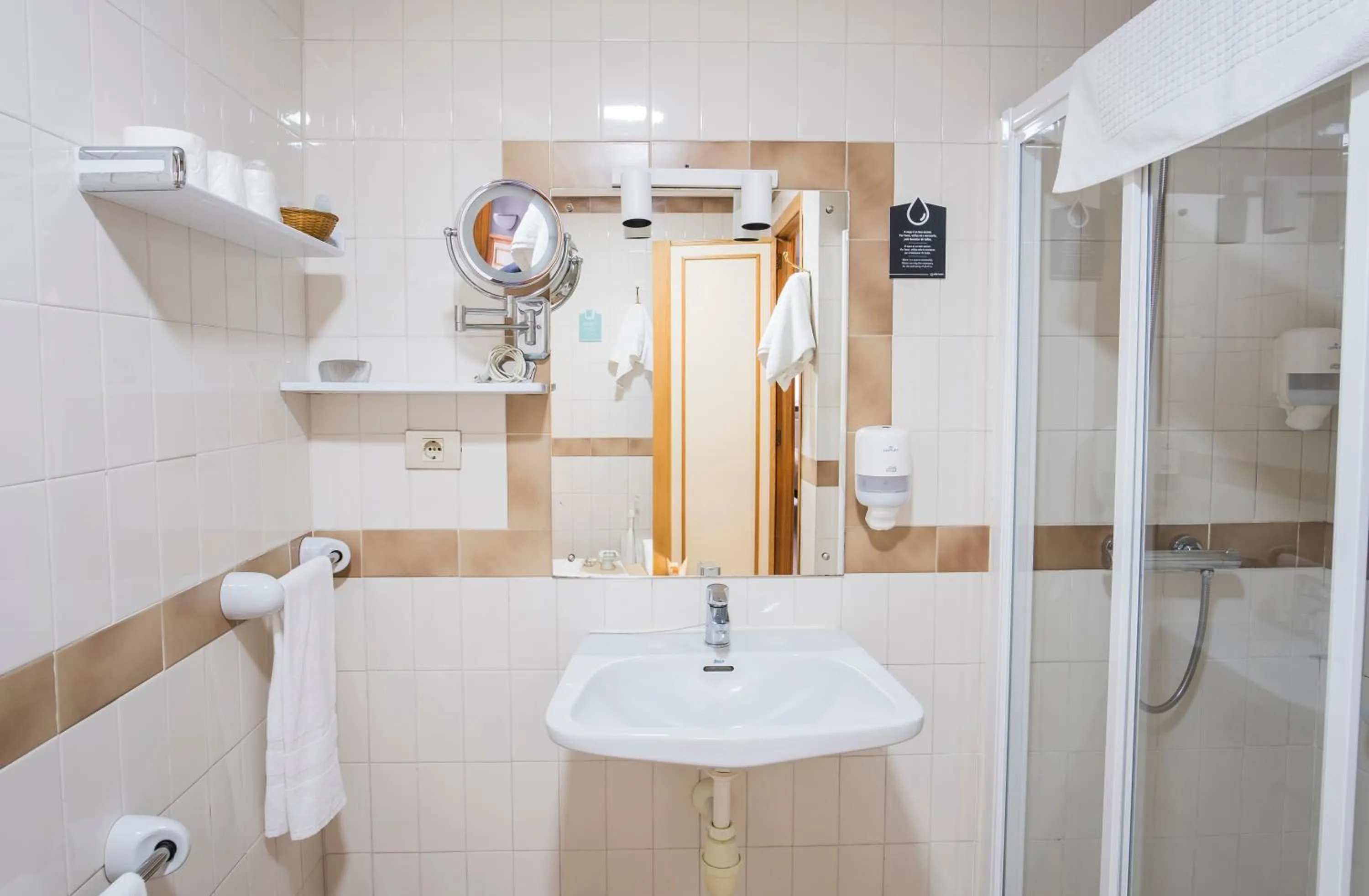 Bathroom in Hotel Alda Boiro