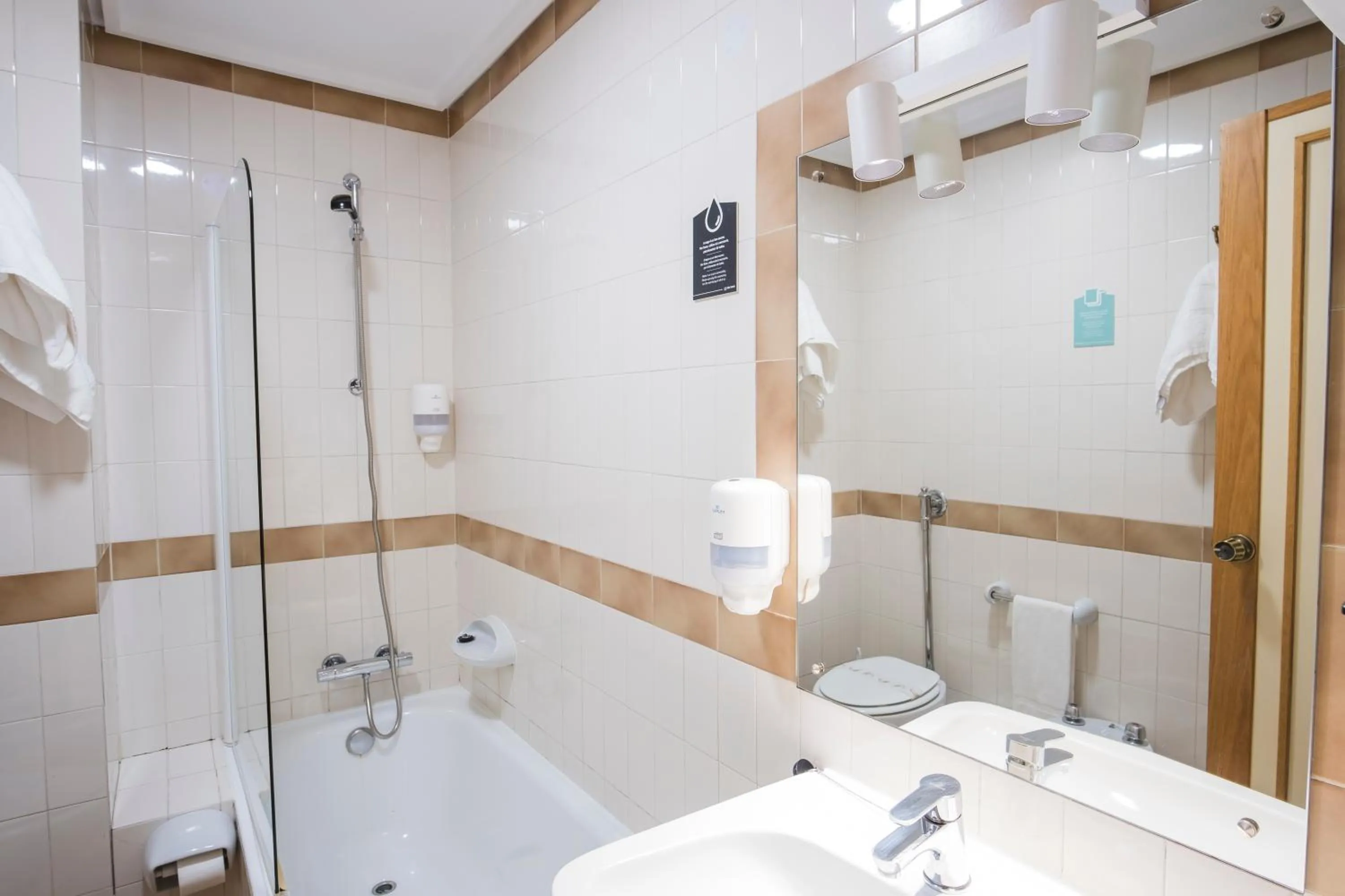 Bathroom in Hotel Alda Boiro