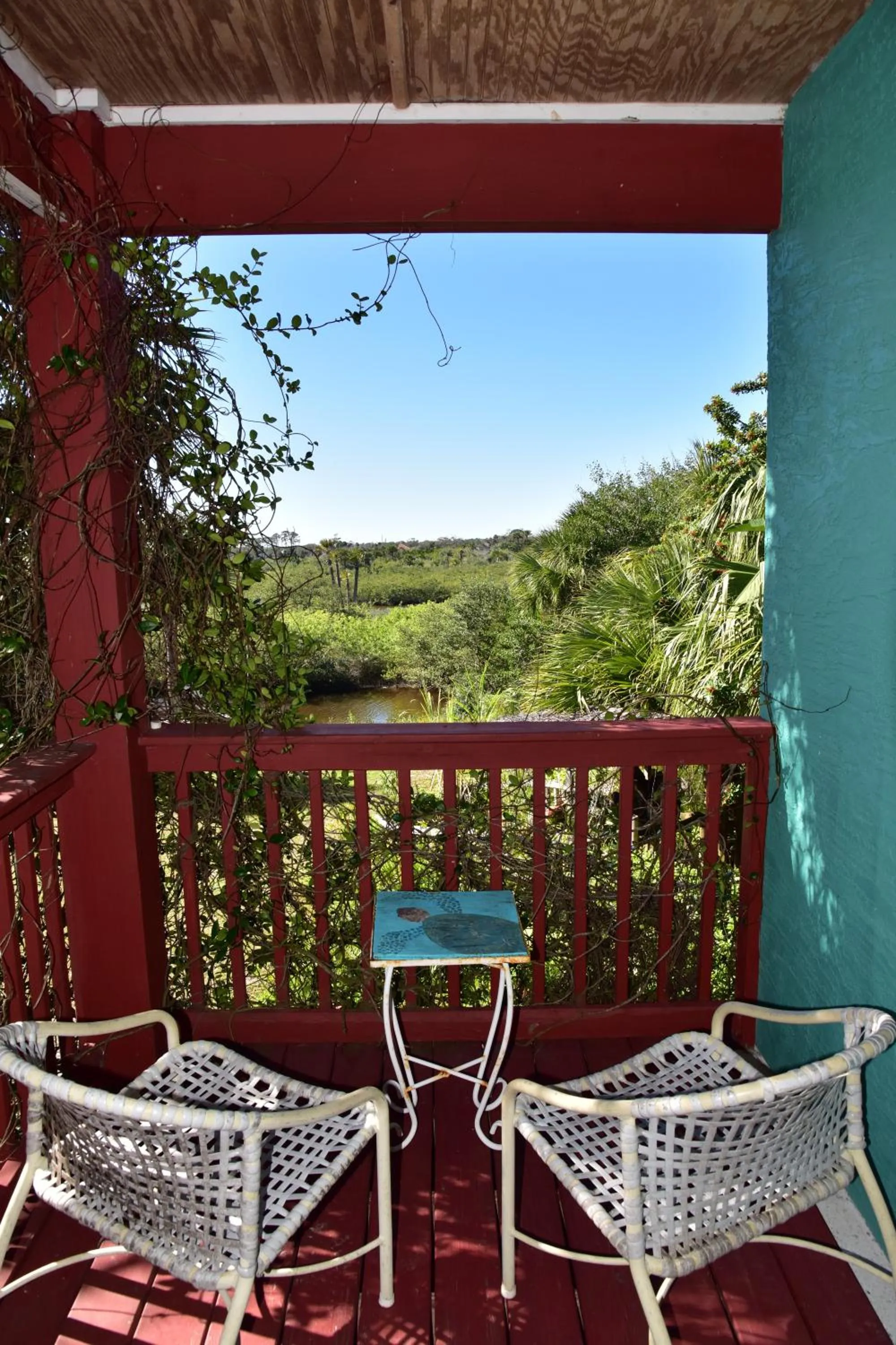 Day in The Beach House at Si Como No Inn