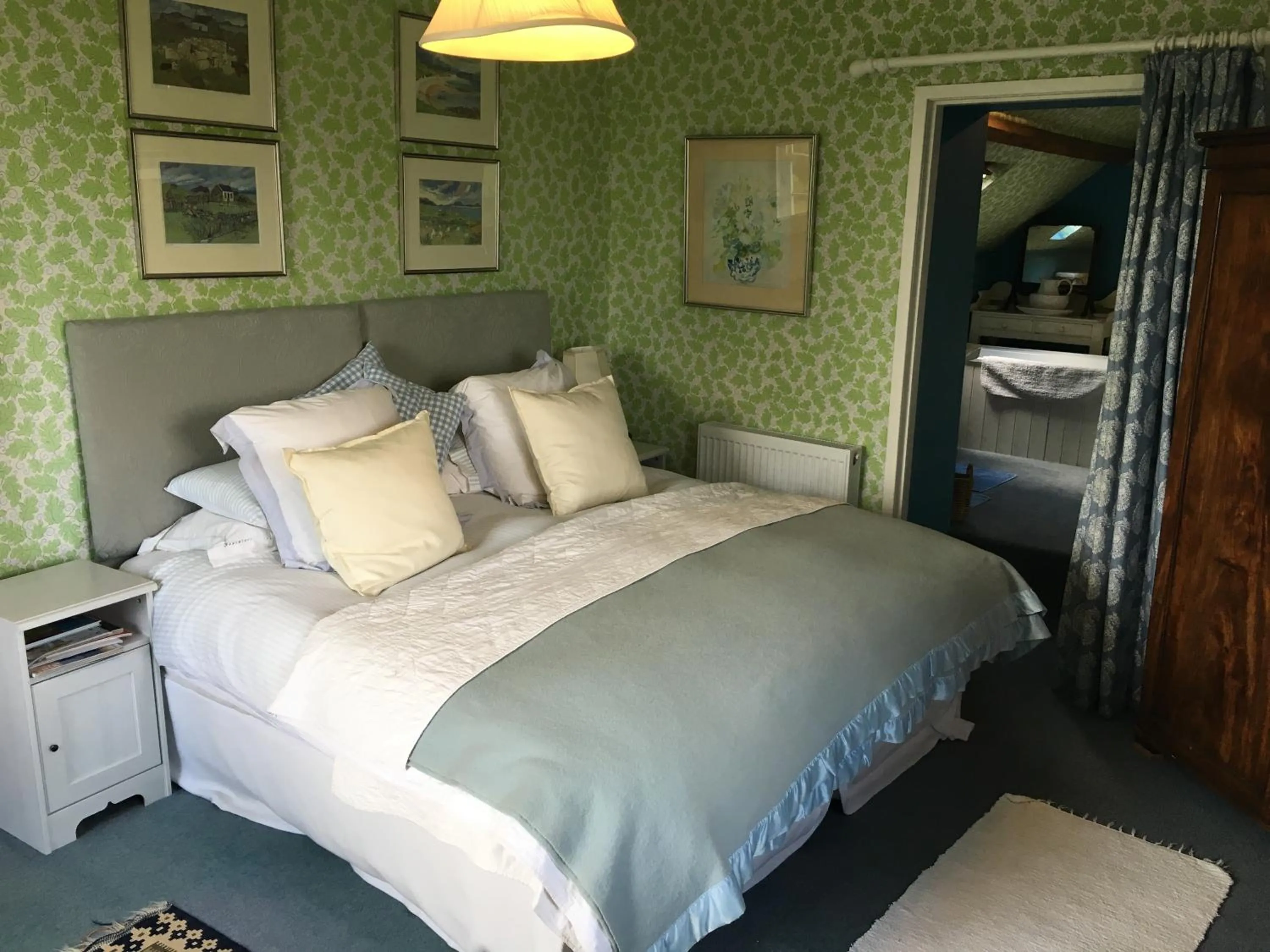 Photo of the whole room, Bed in Cotswolds Mine Hill House