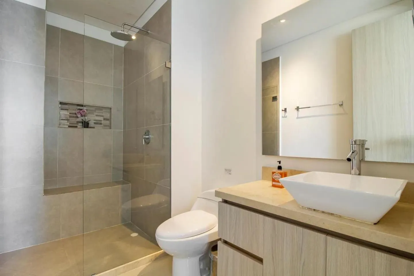 Toilet in U-GO Edificio Murano Elite Bocagrande Frente al Mar