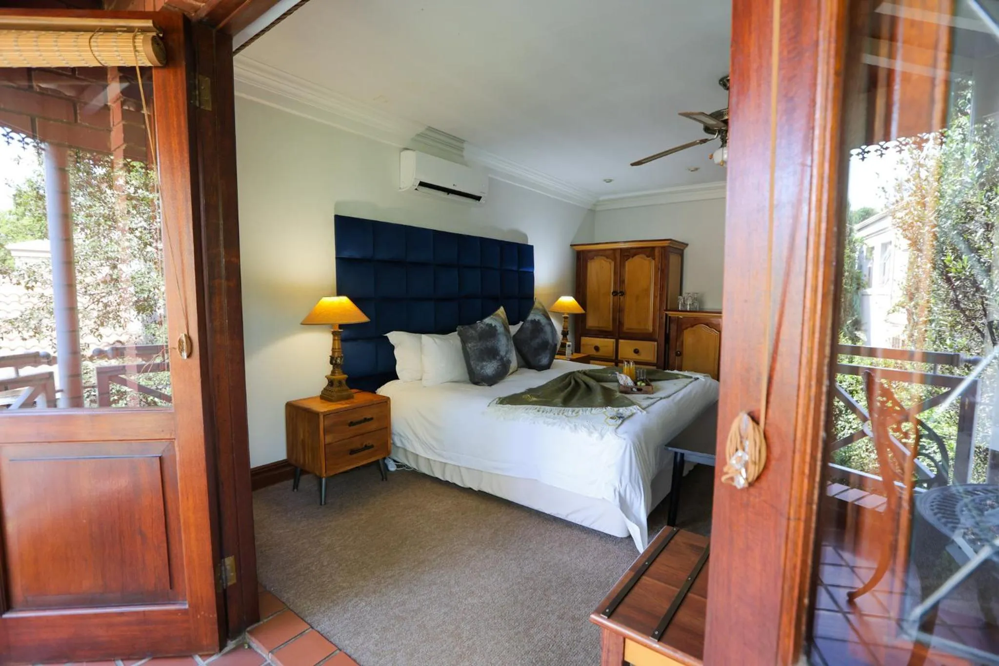 Bed in The Woodpecker Inn