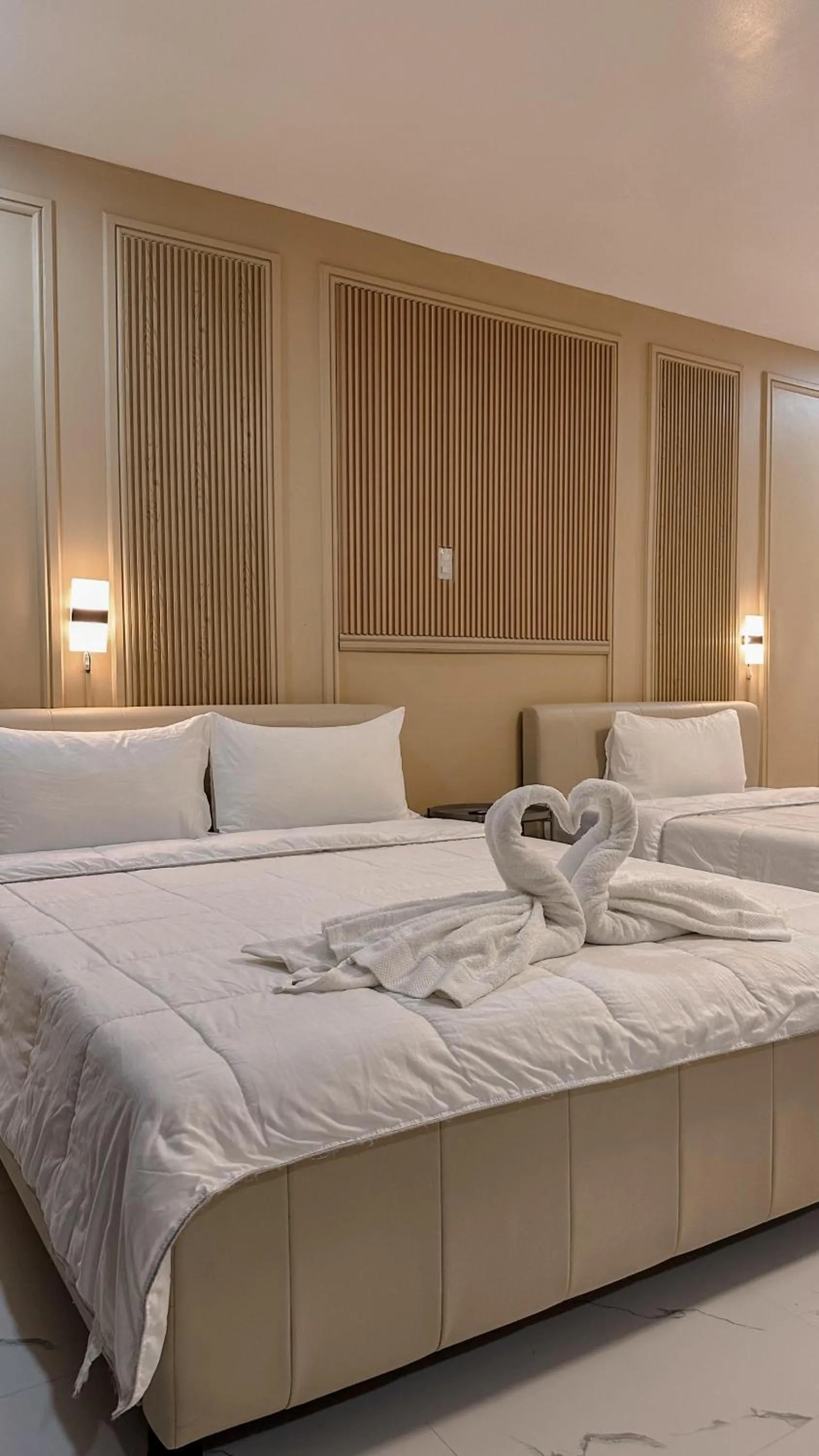 Photo of the whole room, Bed in Clark CU Hotel