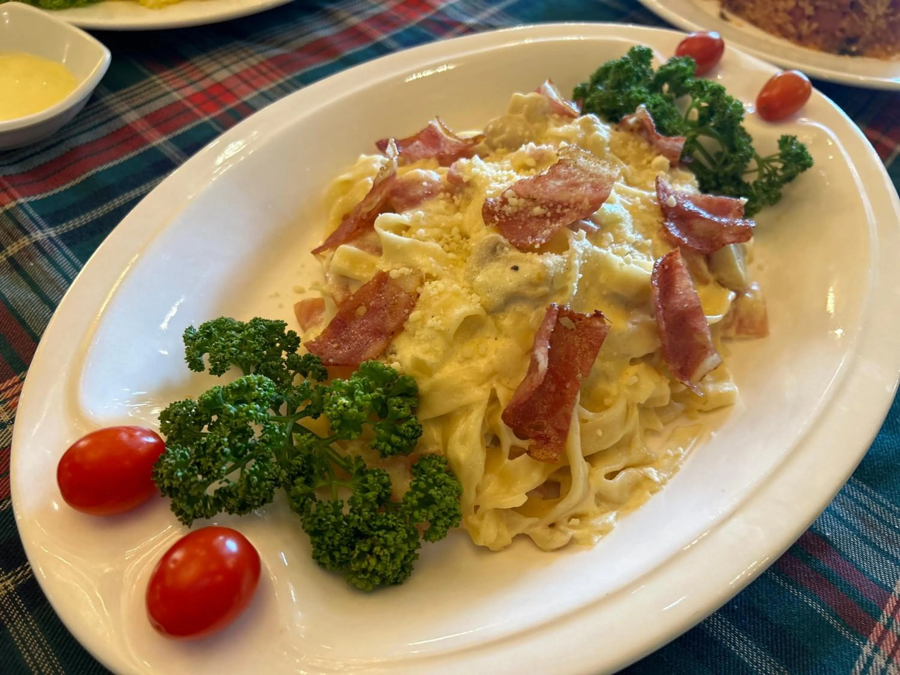 Food and drinks in Clark CU Hotel