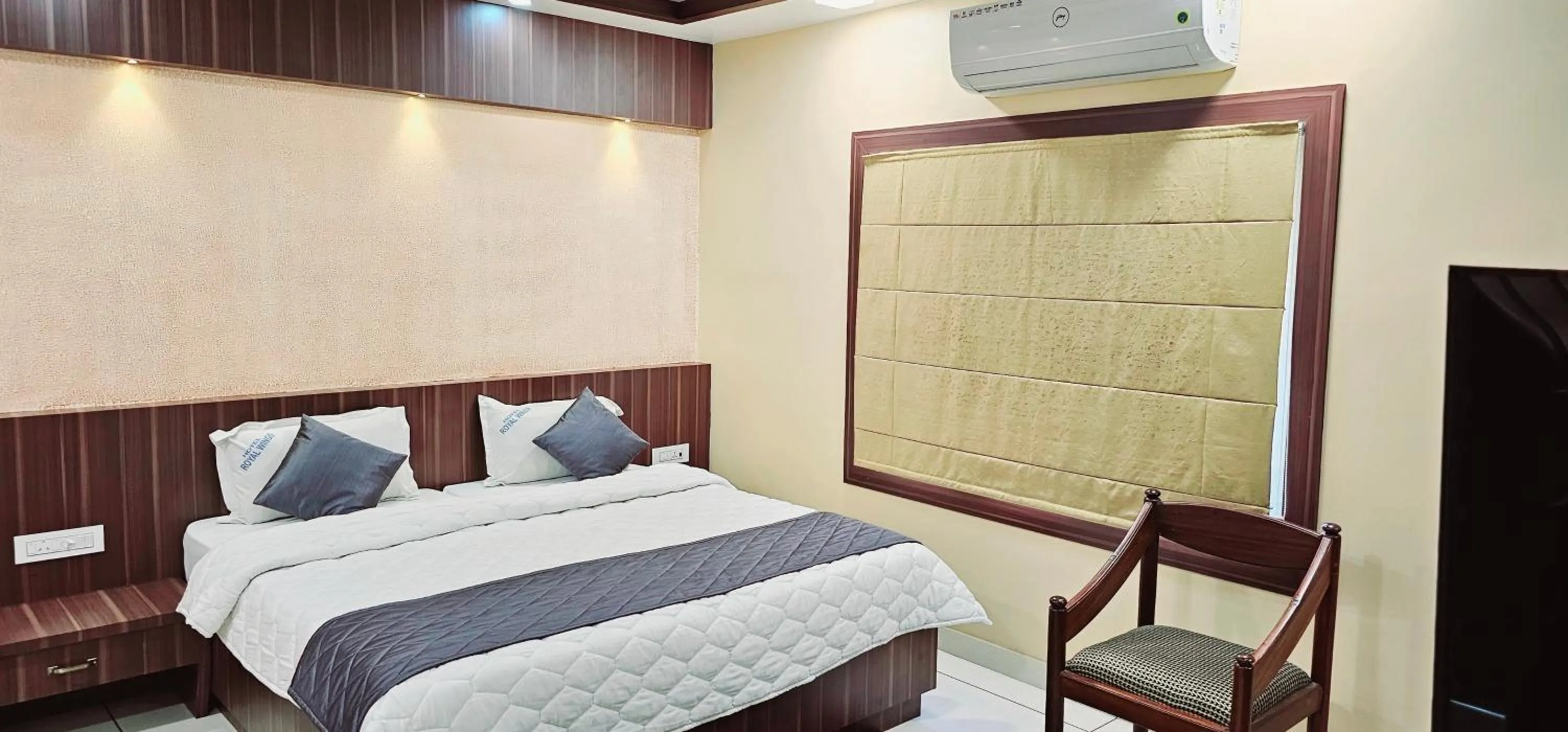 Bed in Hotel Royal Wings