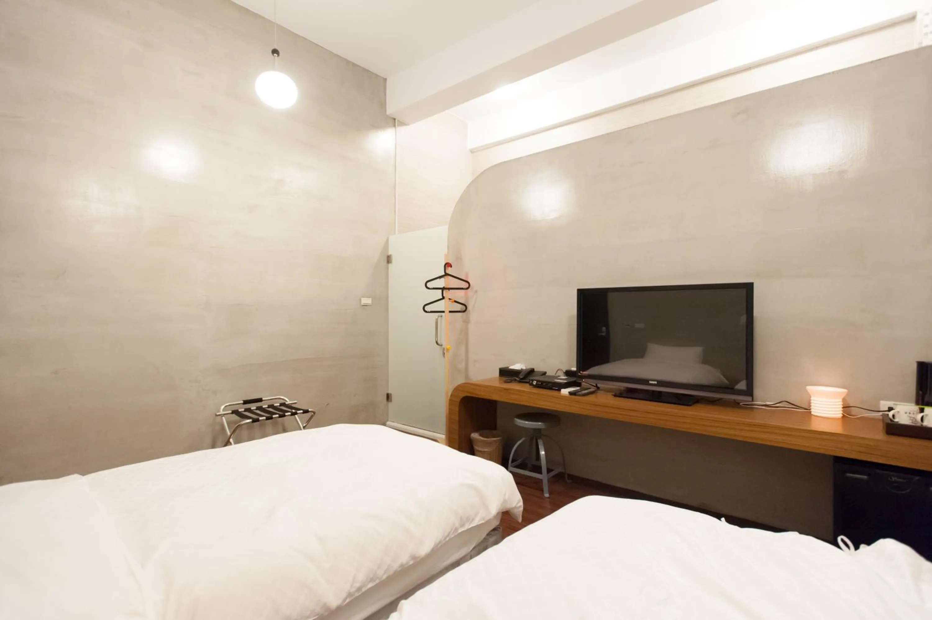 Photo of the whole room, Bed in Discovery B&B