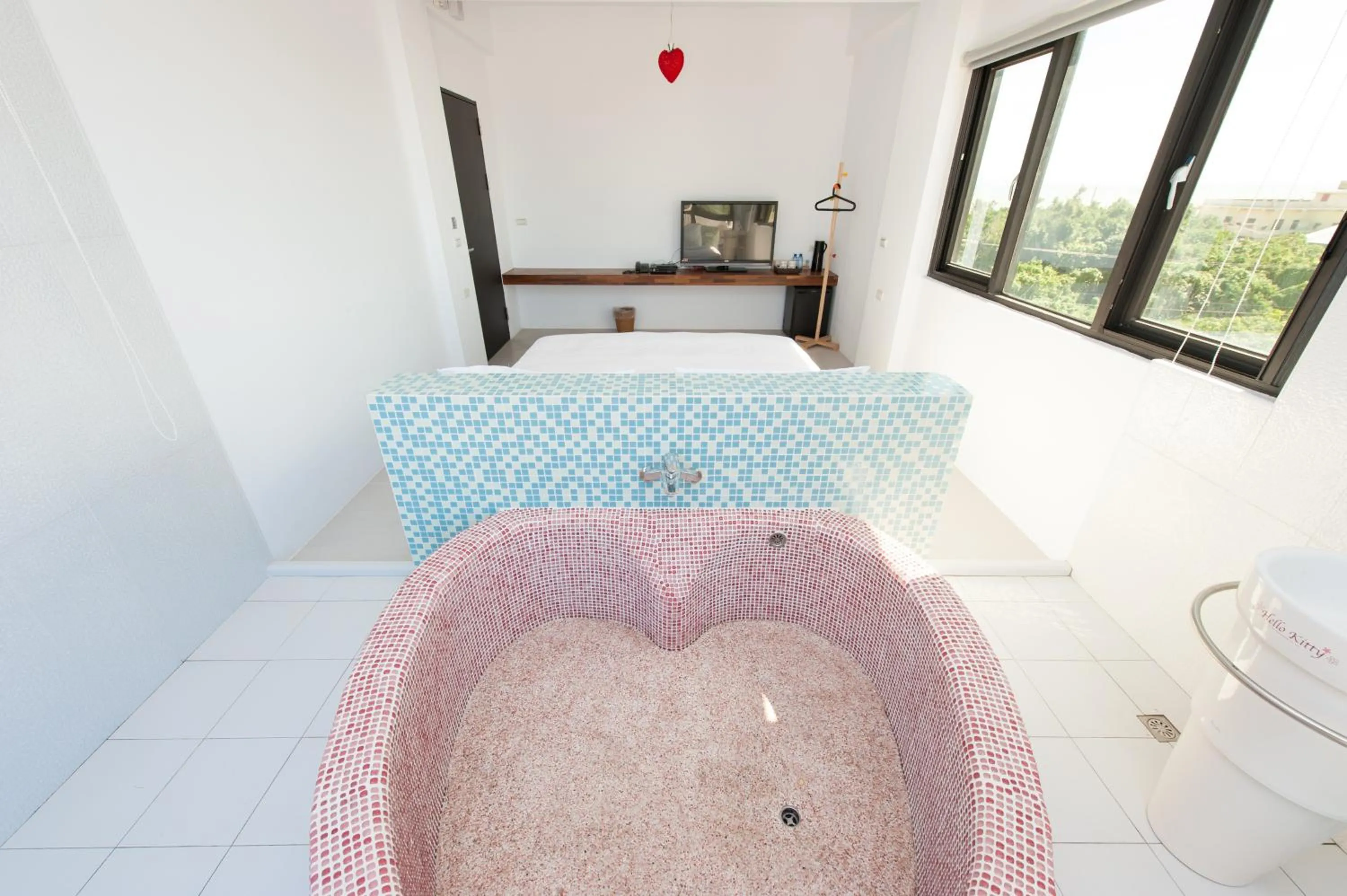 Bathroom, Bed in Discovery B&B