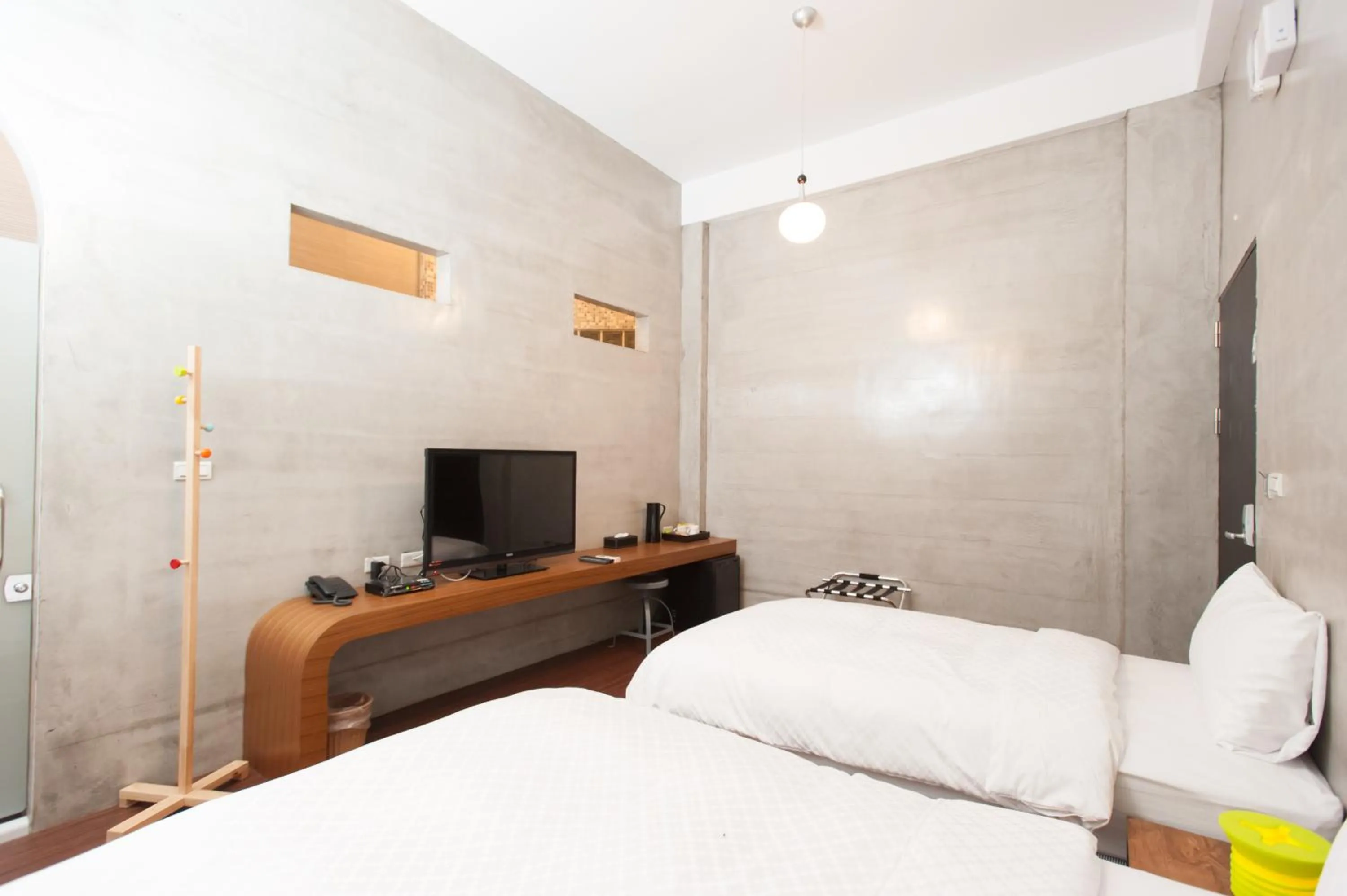 Photo of the whole room, Bed in Discovery B&B