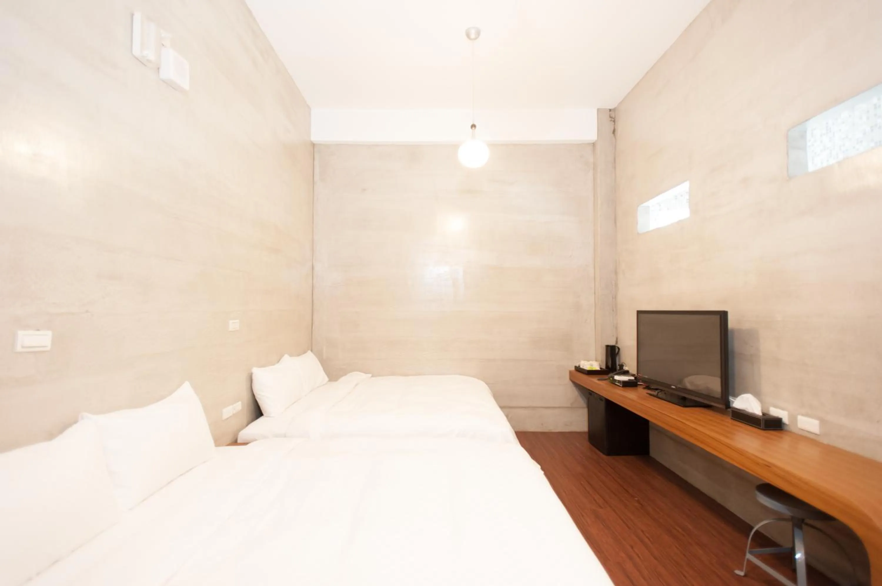 Photo of the whole room, Bed in Discovery B&B