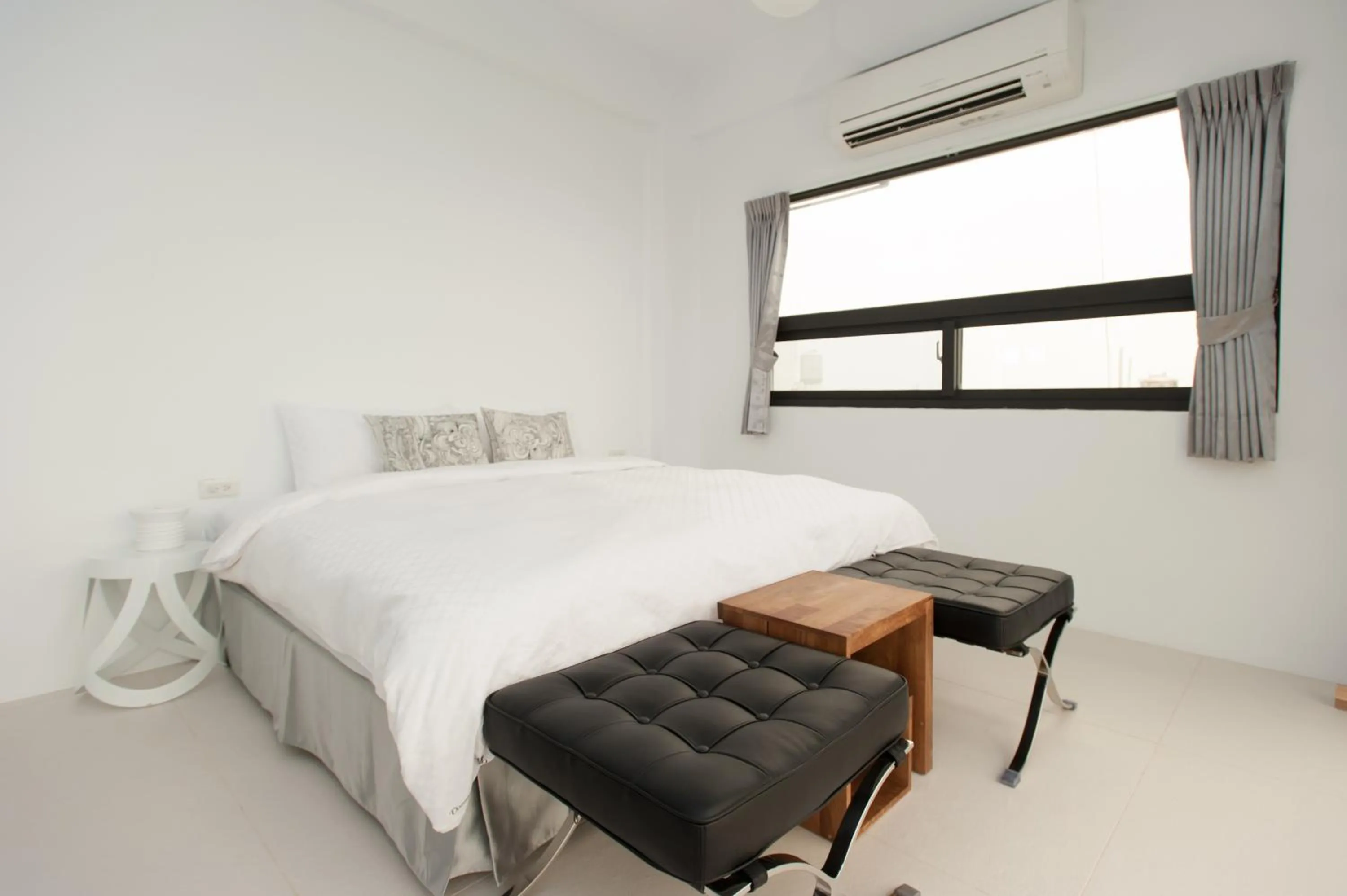 Photo of the whole room, Bed in Discovery B&B