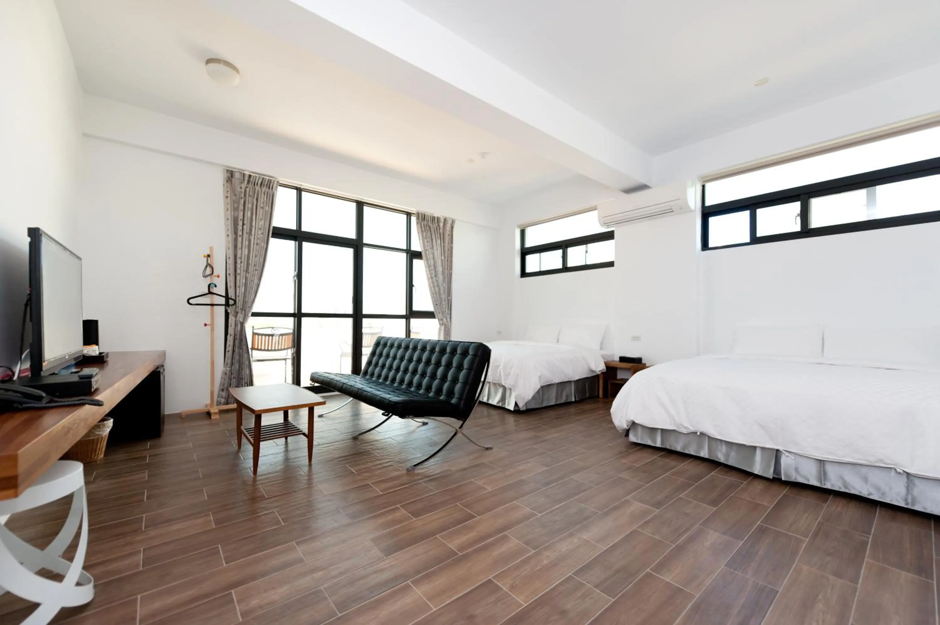 Photo of the whole room, Bed in Discovery B&B