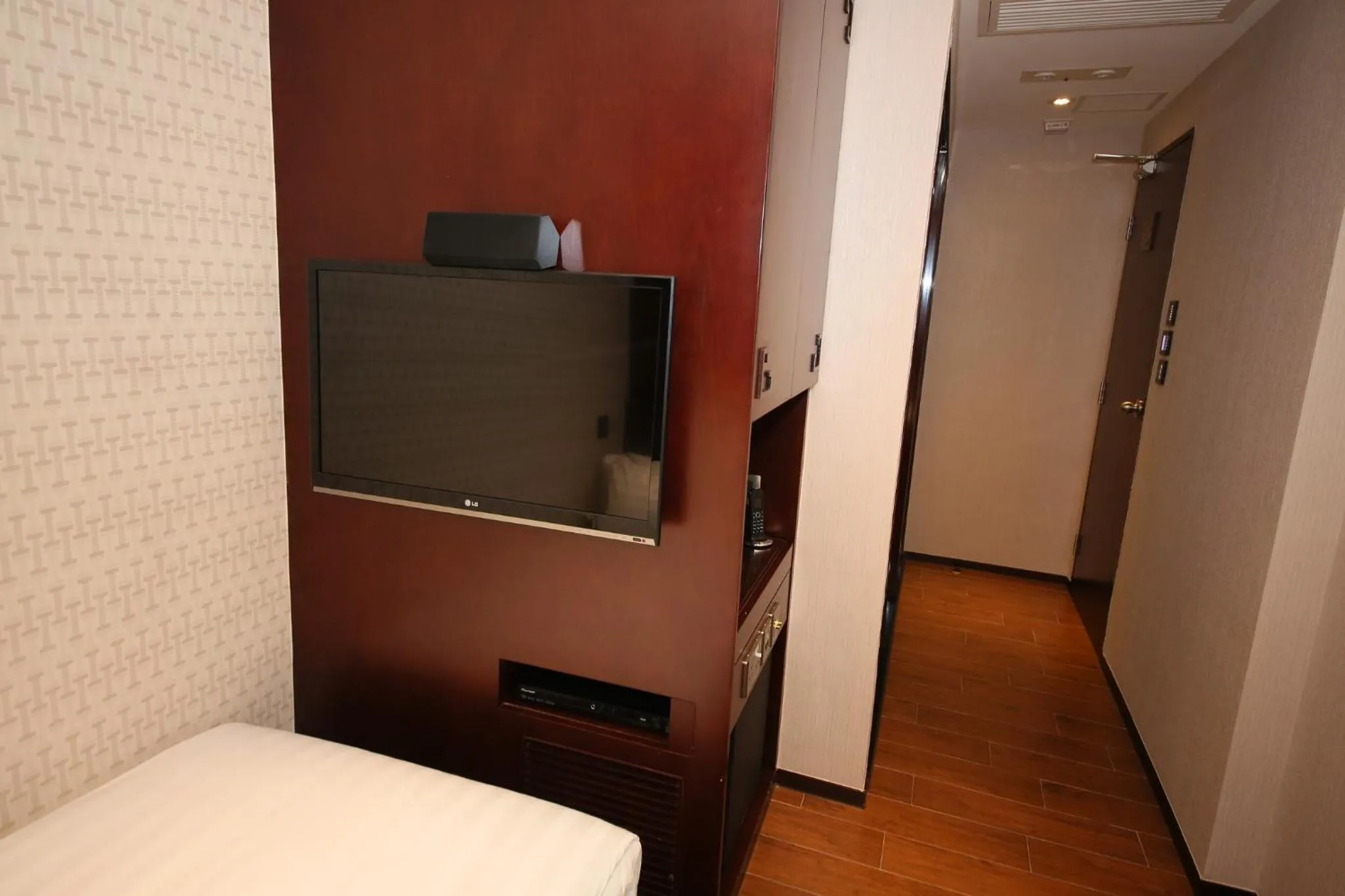 The Shai Red - formerly Mingle in The Shai