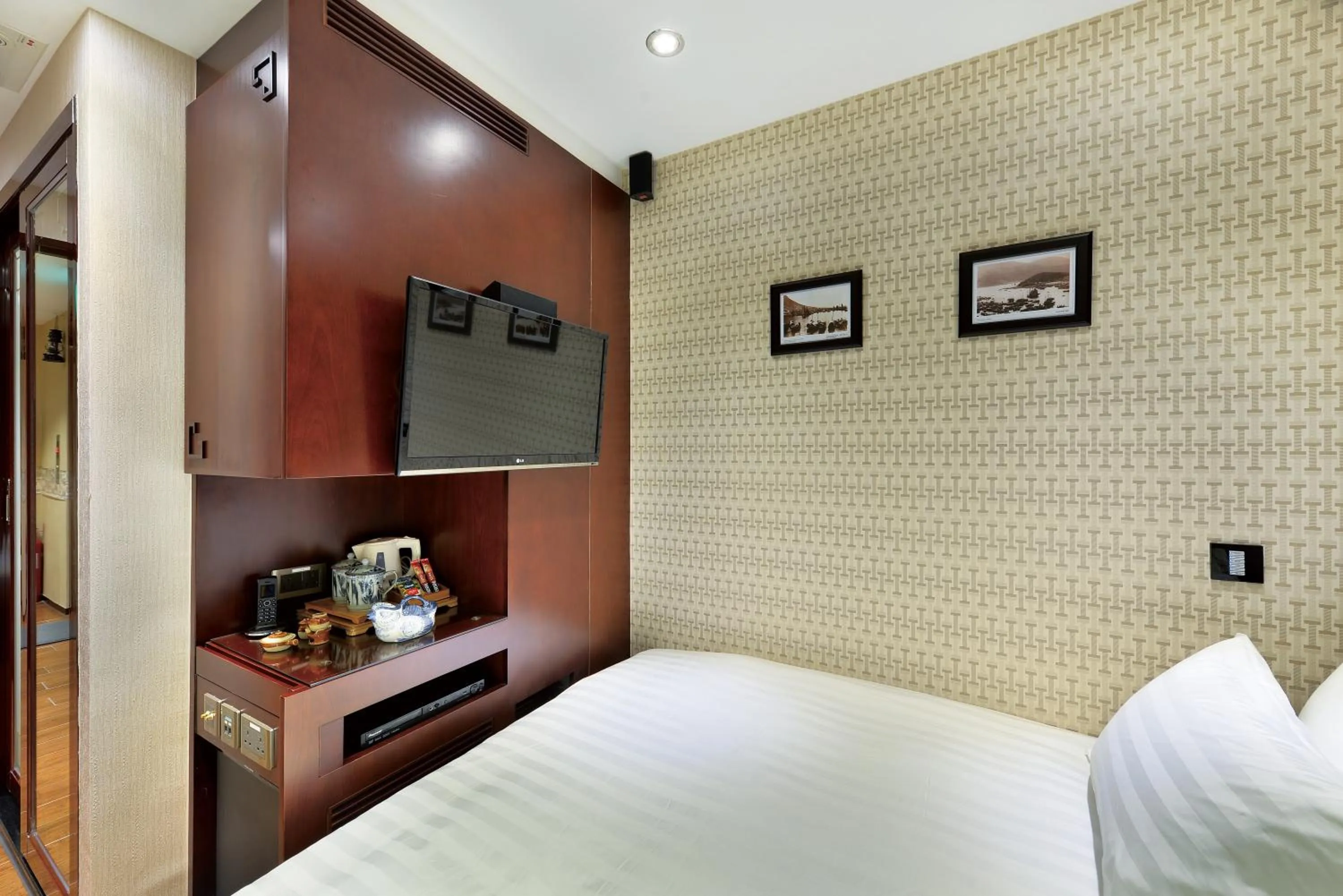 Bed in The Shai Red - formerly Mingle in The Shai