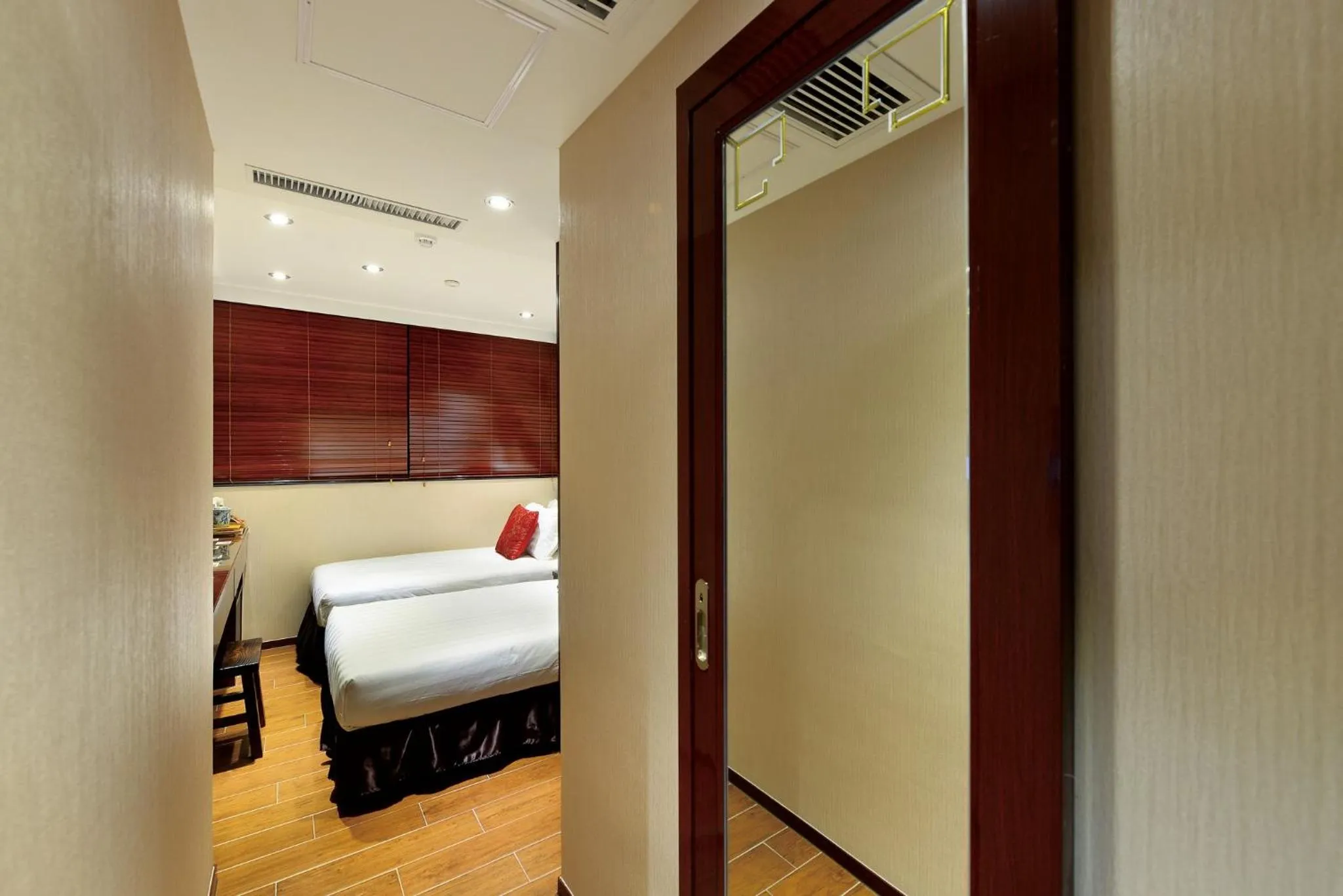 Photo of the whole room in The Shai Red - formerly Mingle in The Shai