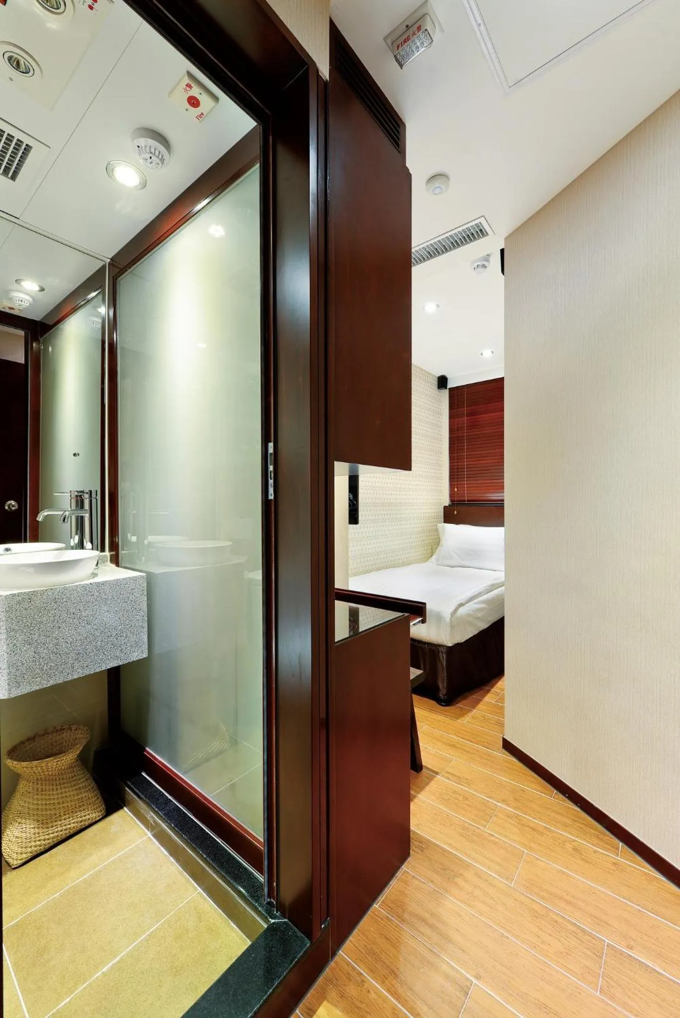 The Shai Red - formerly Mingle in The Shai