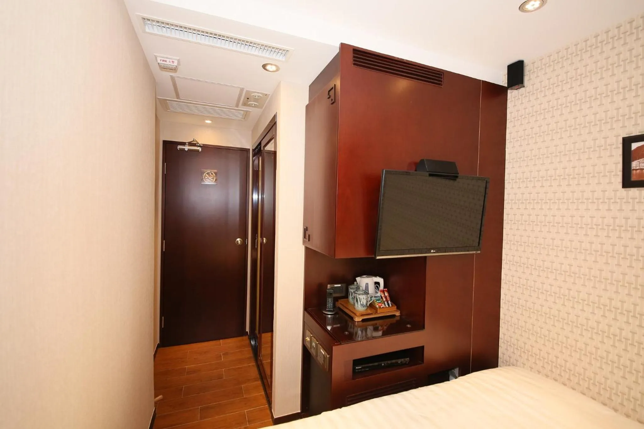 The Shai Red - formerly Mingle in The Shai