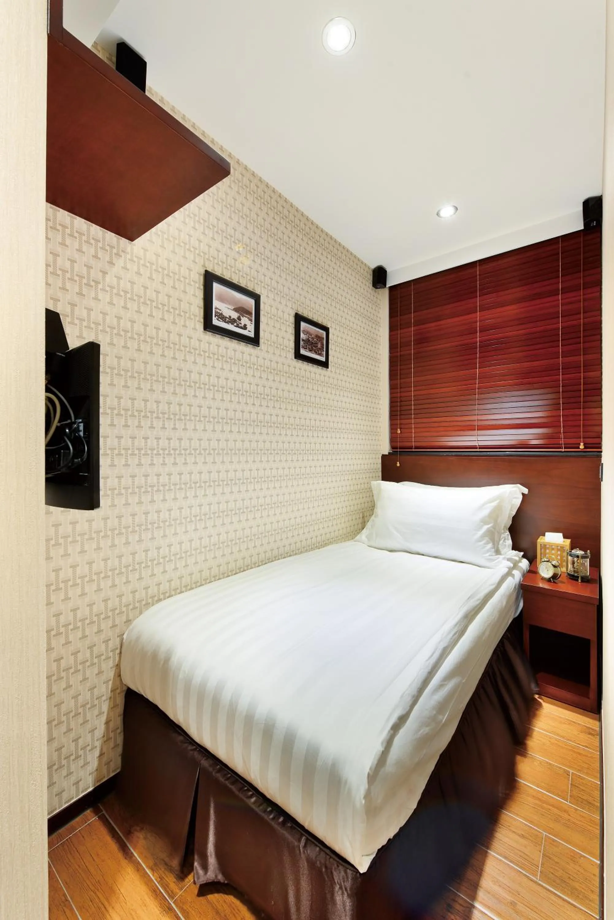 Bed in The Shai Red - formerly Mingle in The Shai